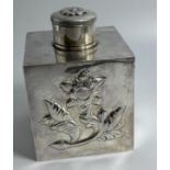 gr. Teedose oder ähnliches, Schraubverschluss, versilbert, allseitig Blumenrelief, H-15 cm, 10,5x10