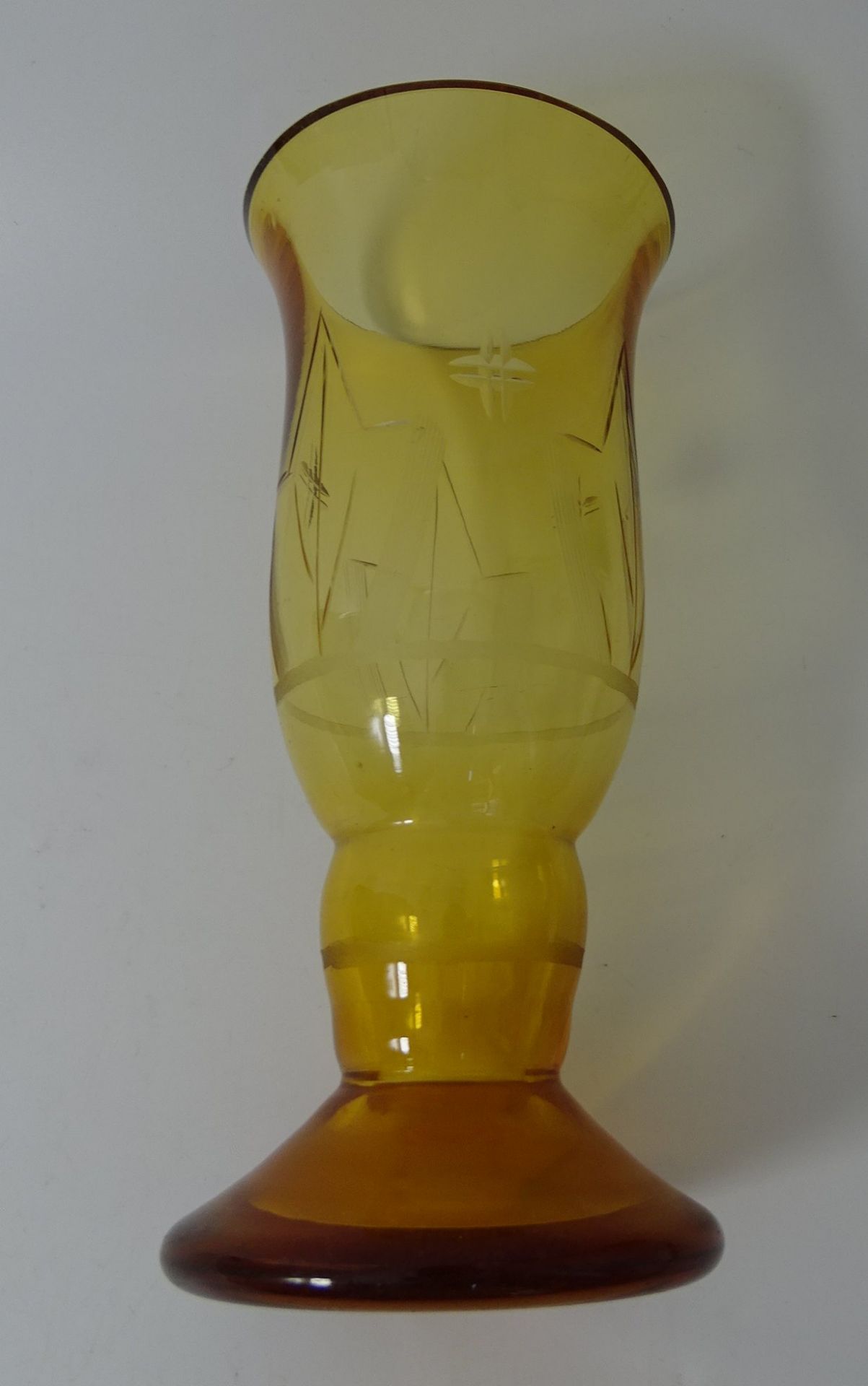 Art Deco Vase, bernsteinfarben (Foto Farben verfälscht!), beschliffen, H-18 cm - Bild 6 aus 6