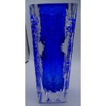 blau/klare  dicke Kunstglasvase, H-18 cm, 8x8 cm, Rand oben mehrere kl. Abplatzer0