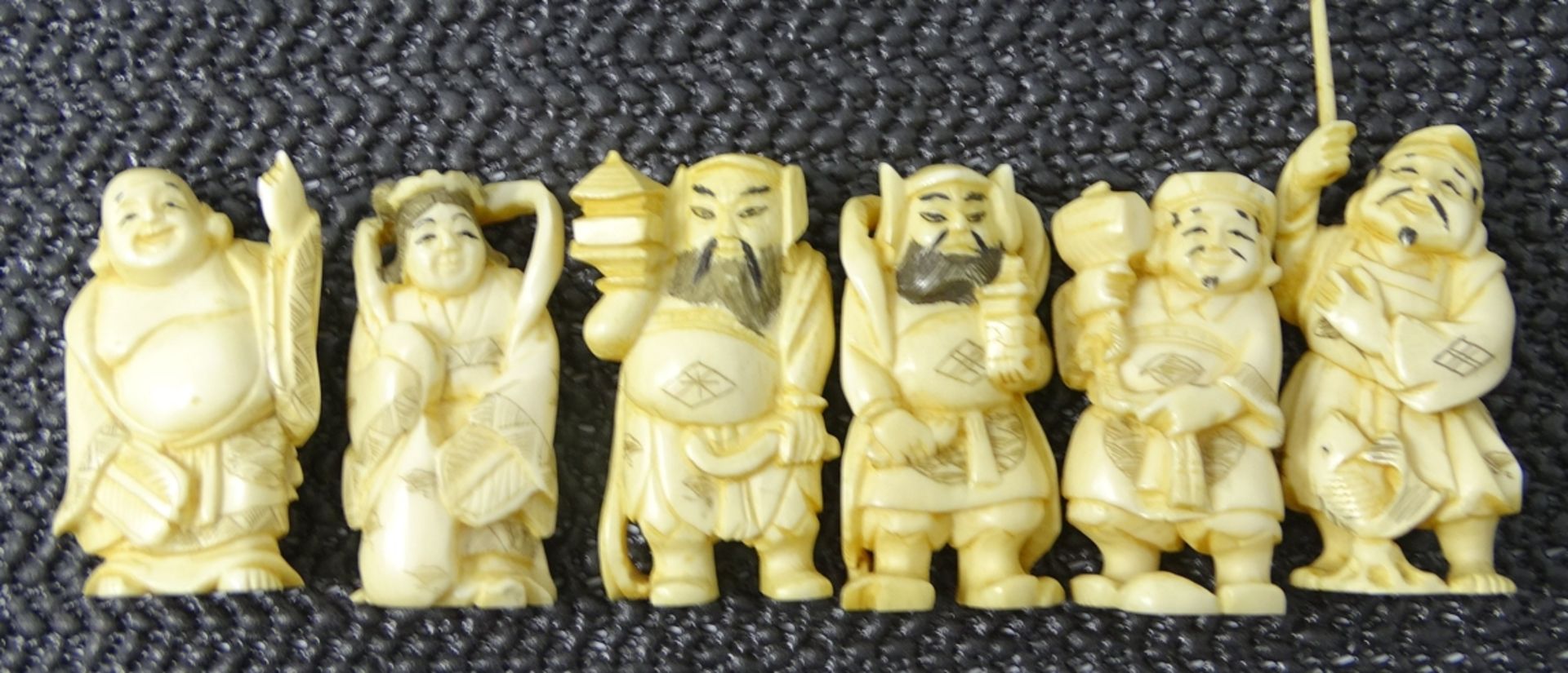 6x kl. Figuren, China/Japan, Kunstmasse, H-5 cm - Bild 2 aus 7