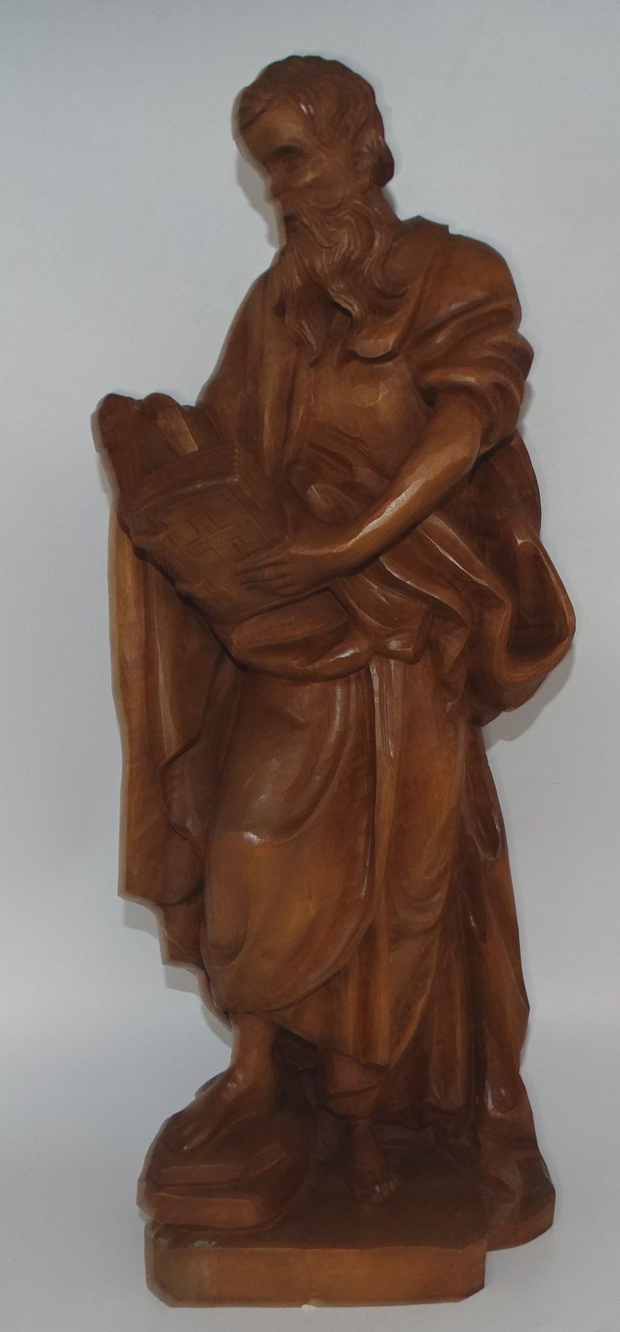 Holzskulptur "Evangelist Hl. Mathäus mit Buch", H-62 cm