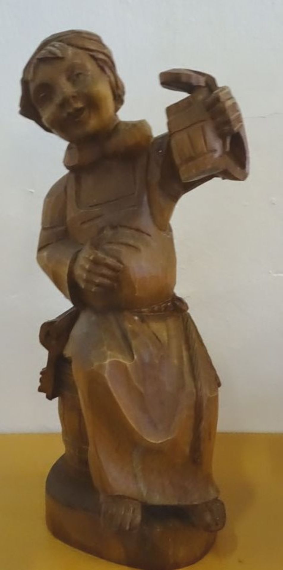 Holzschnitzerei "Frau mit Bierkrug", H-37 cm - Bild 2 aus 6