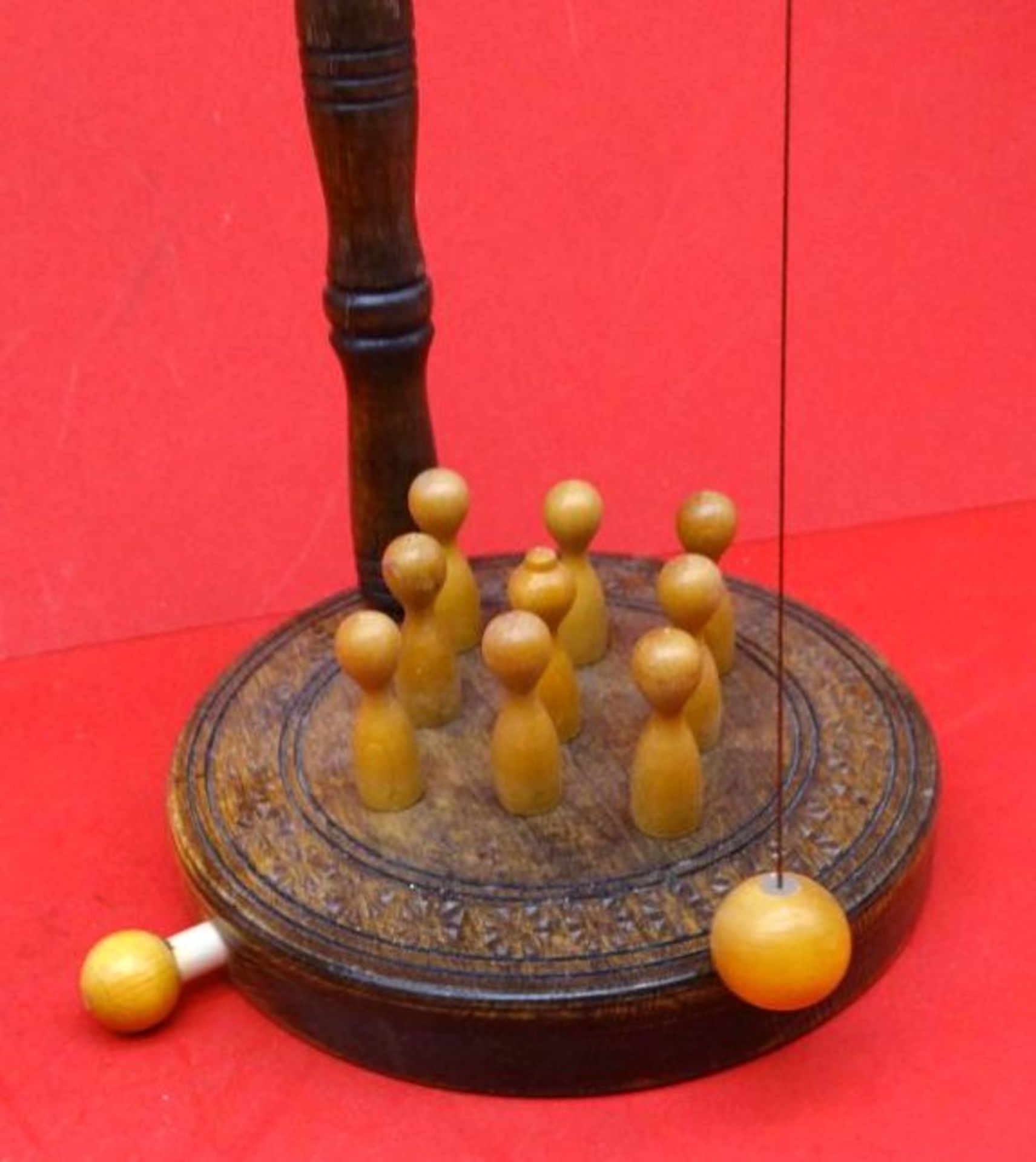 Tisch-Kegelspiel aus Holz, H-26 cm