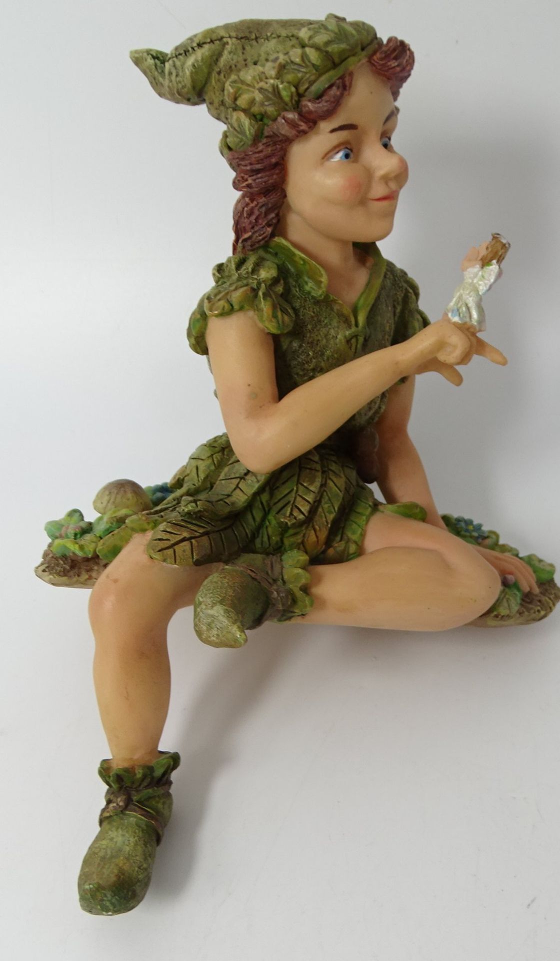 Peter Pan Sitzfigur, bemalt, sign. TPG 2001, H-15 cm