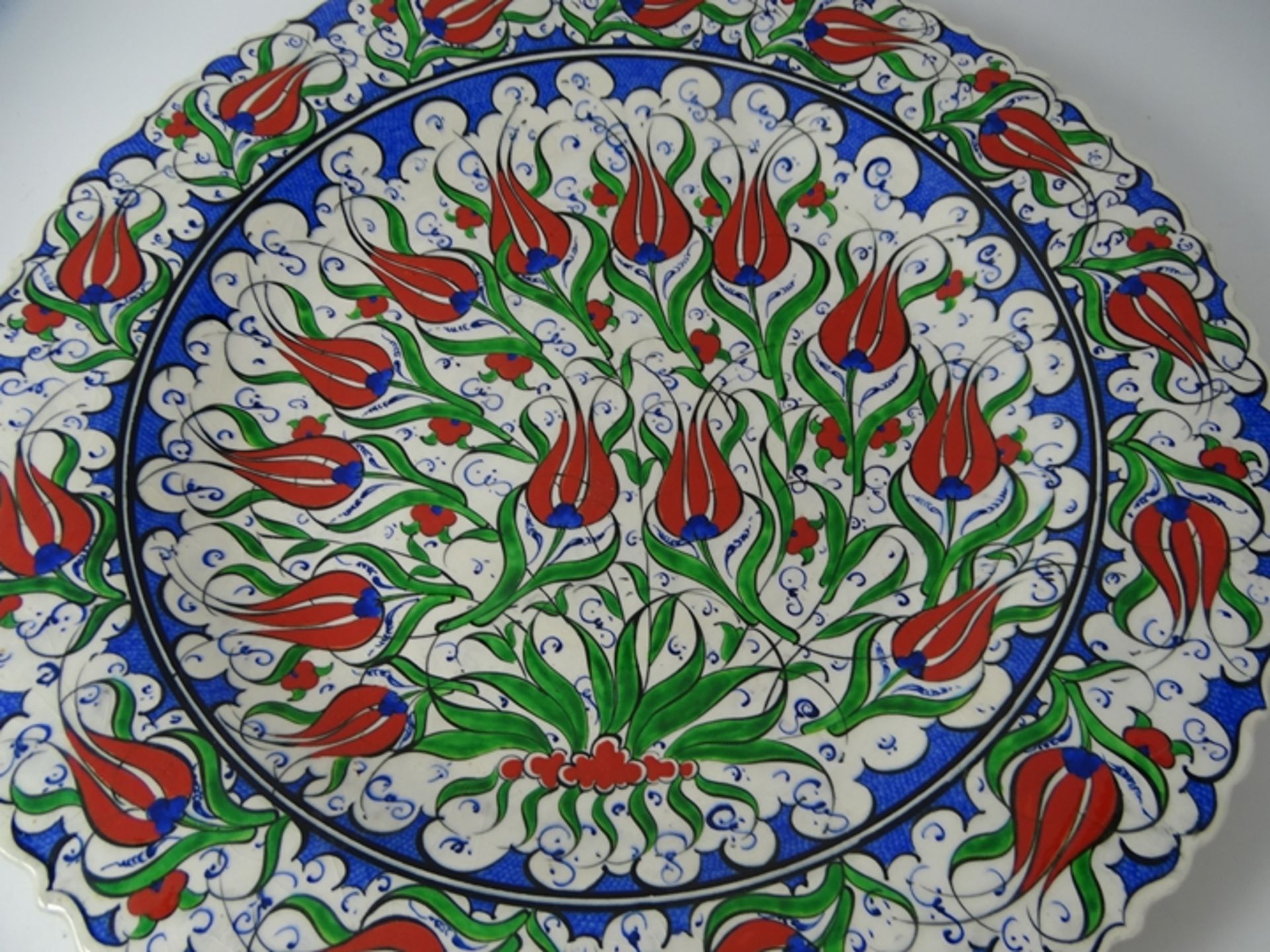 gr. Kunstkeramik-Teller "Küthaya" Türkei, signiert, D-40 cm, H-6 cm - Image 3 of 5