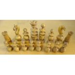 32 Schachfiguren in Holzkasten, Holz, älter, H-9 cm