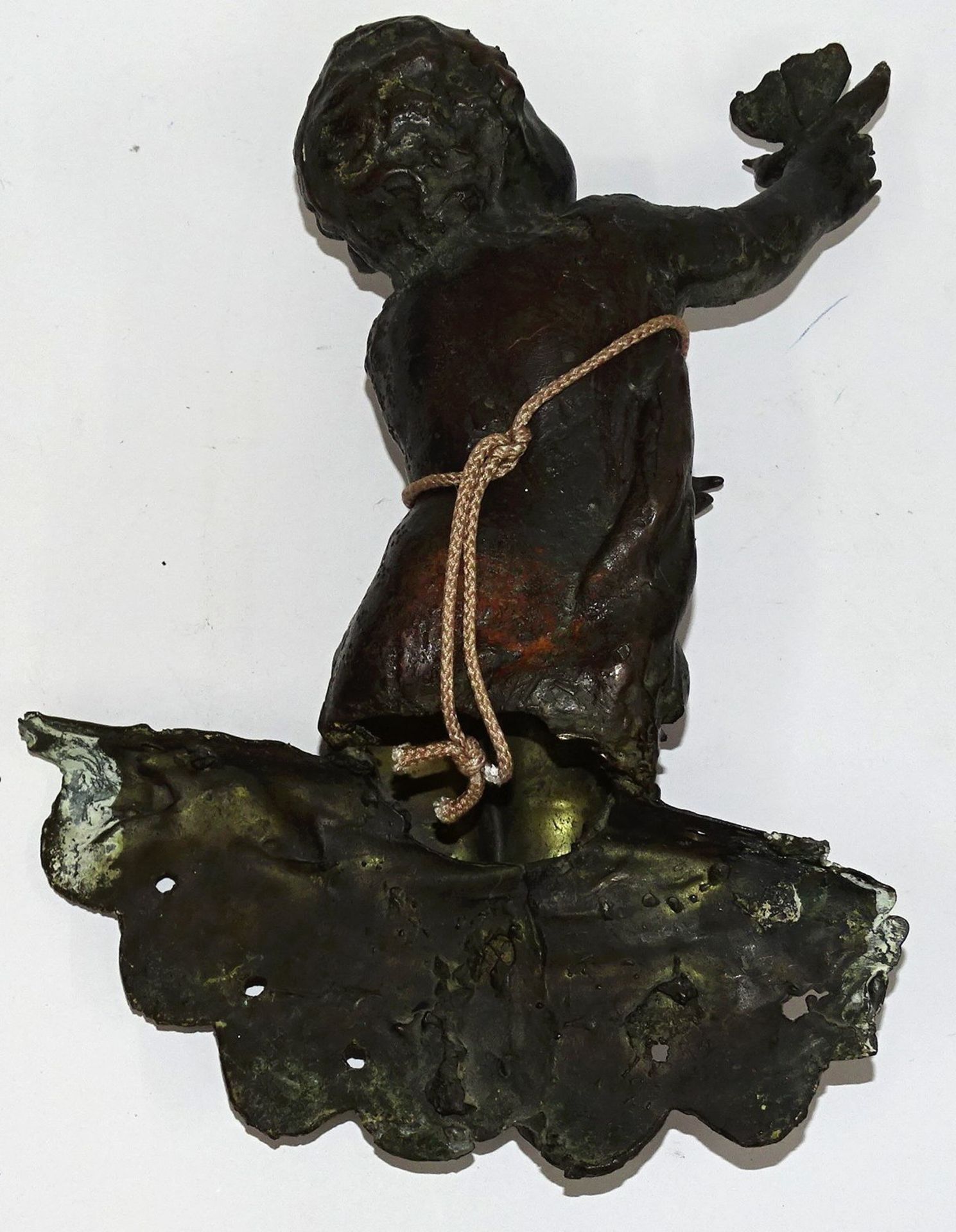 Bronze-Putto mit Schmetterling, Altersspuren, 1  Flügel fehlt, wohl irgendwo montiert?,18/19 Jhd. H - Bild 4 aus 5