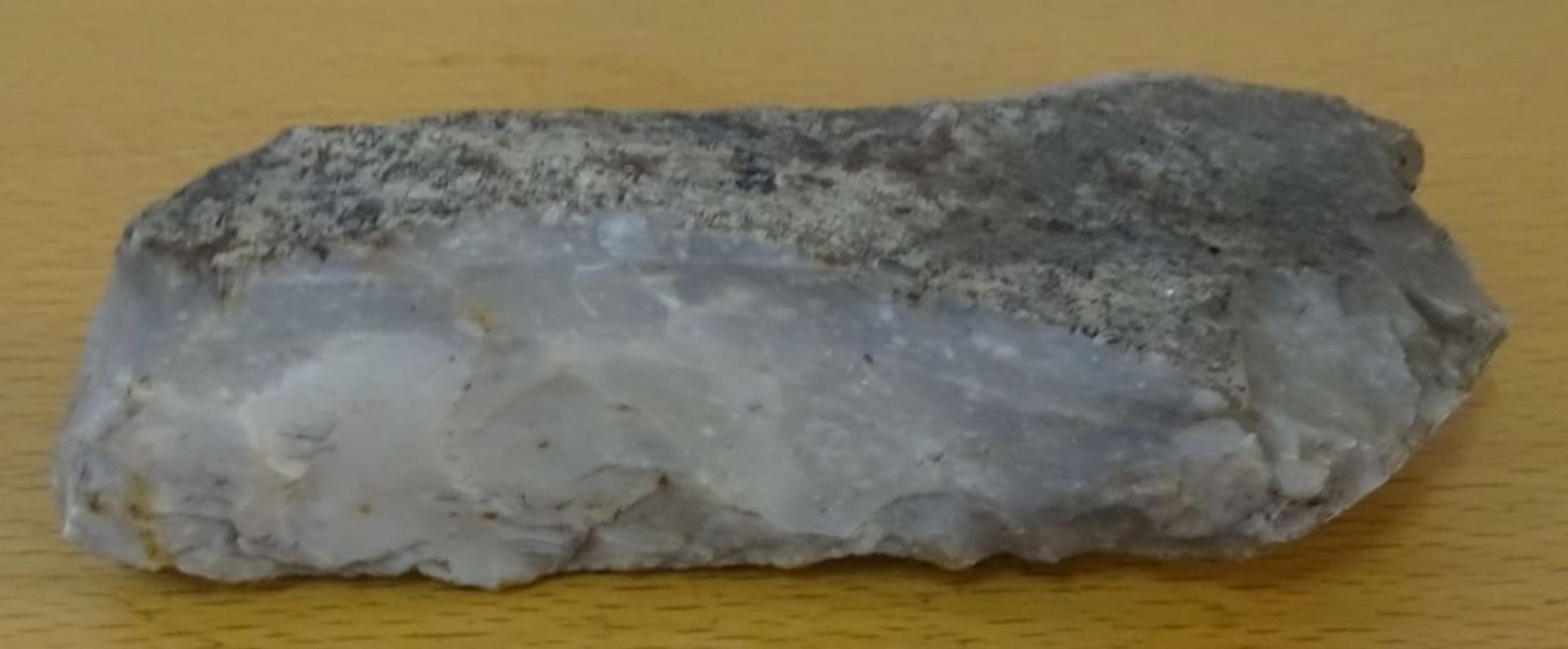 Faustkeil, Mineral-Quartz?, Fundort Dänemark, 15x6 cm - Bild 2 aus 4