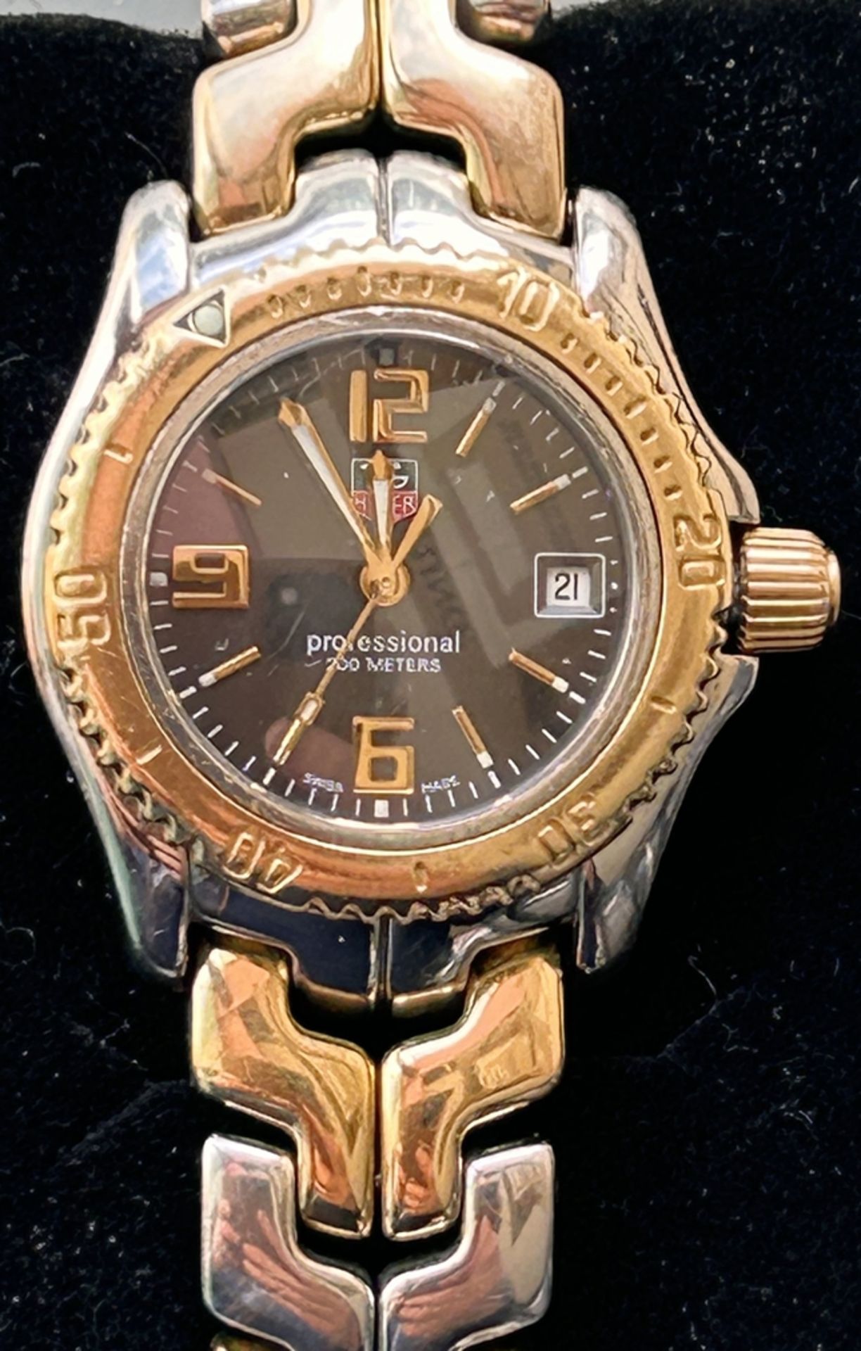 Damen-Armbanduhr "Tag-Heuer" professional, Quartzwerk läuft, gut erhalten, Saphirglas, orig. Band-s - Bild 2 aus 6