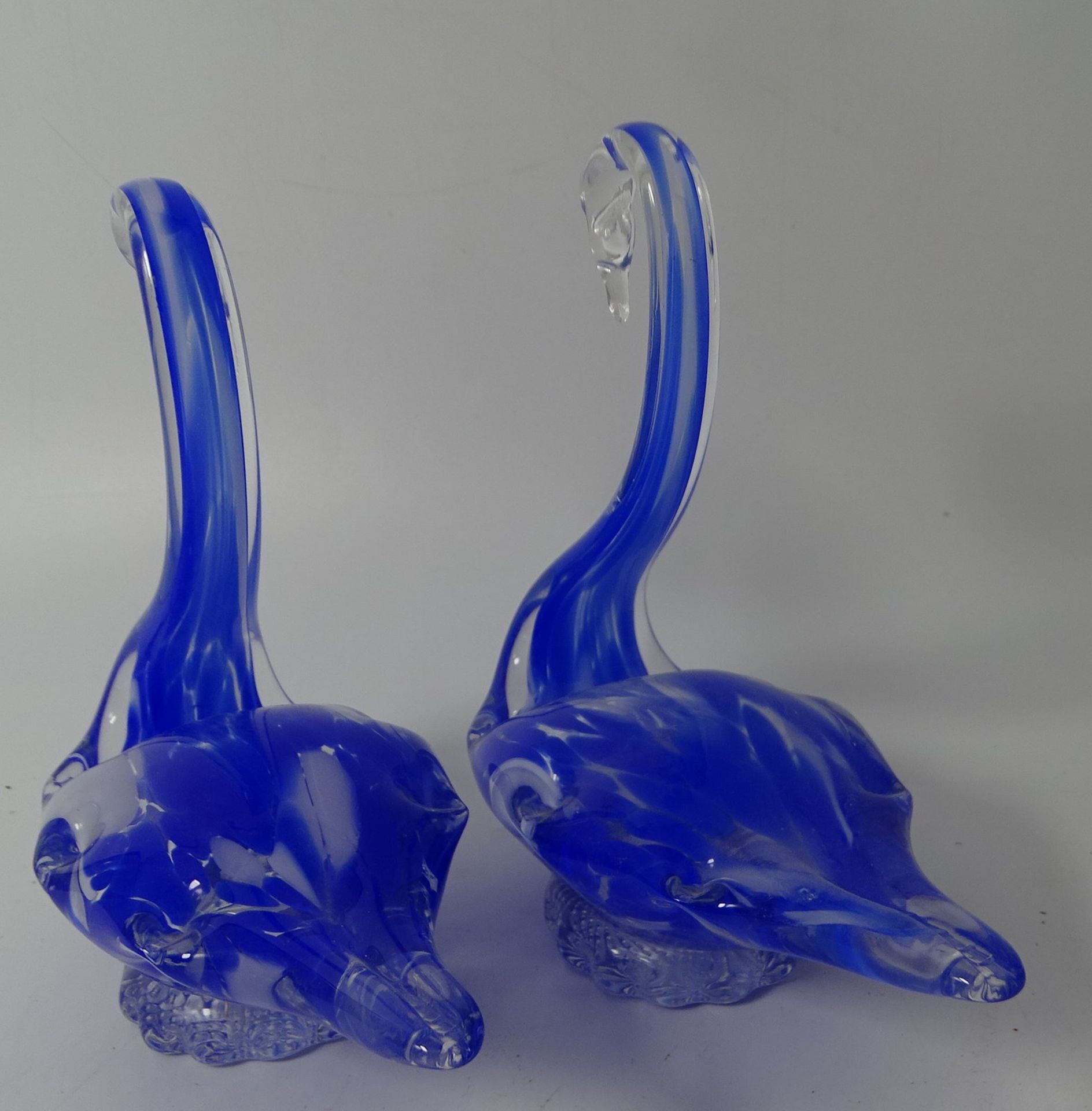 2 Glasschwäne, blau/weiss, H-15 cm, L-15 cm - Image 3 of 4