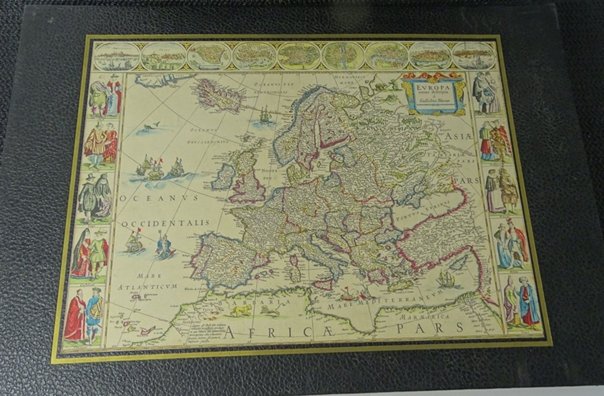 gr. Mappe mit Nachdrucken der schönsten Landkarten und Städteansichten, nummerierte Auflage, gut er