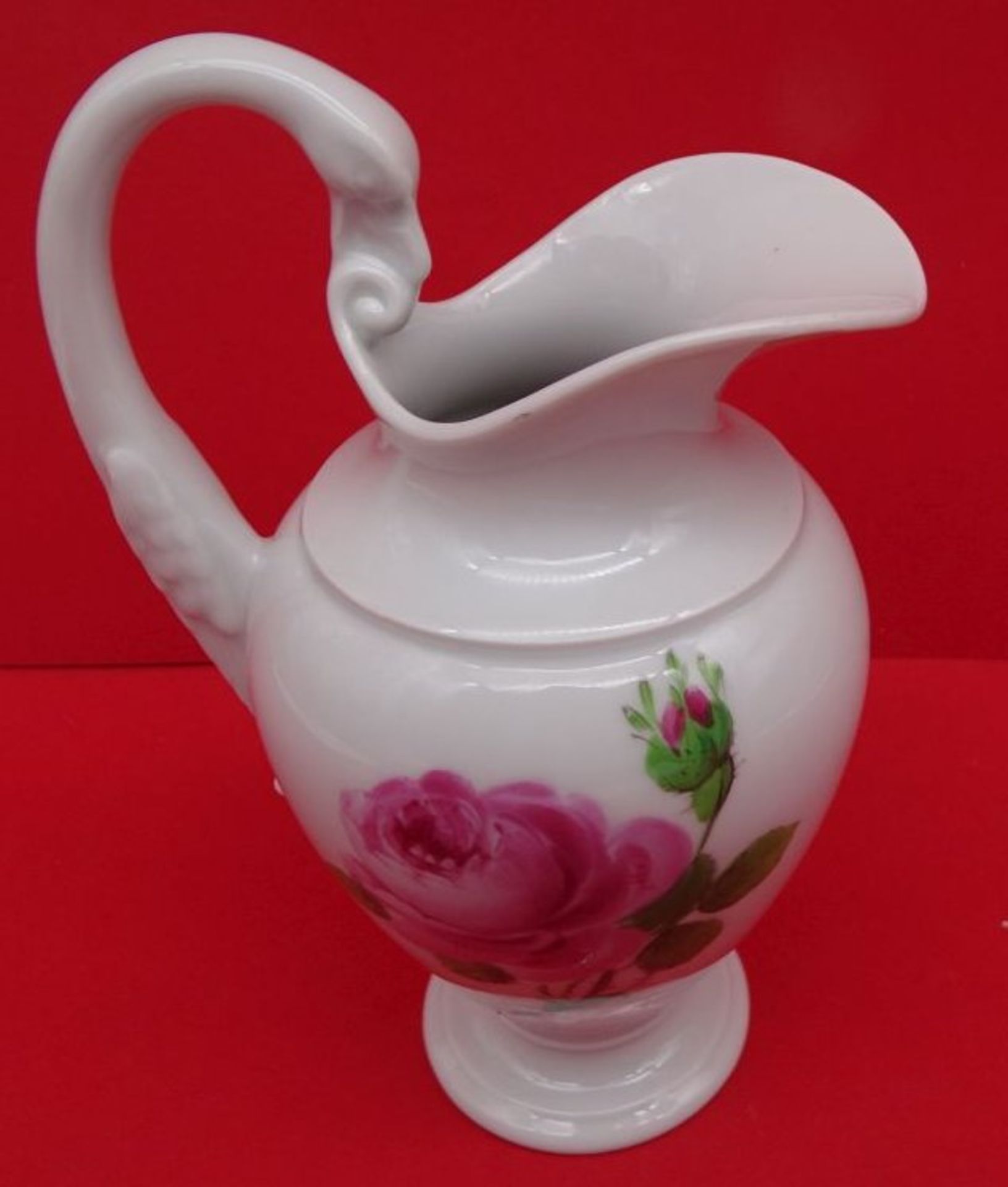 Milchkännchen auf Stand "Meissen" Rote Rose, 1.Wahl, Schwanenhals-Henkel, H-17 cm - Image 2 of 4