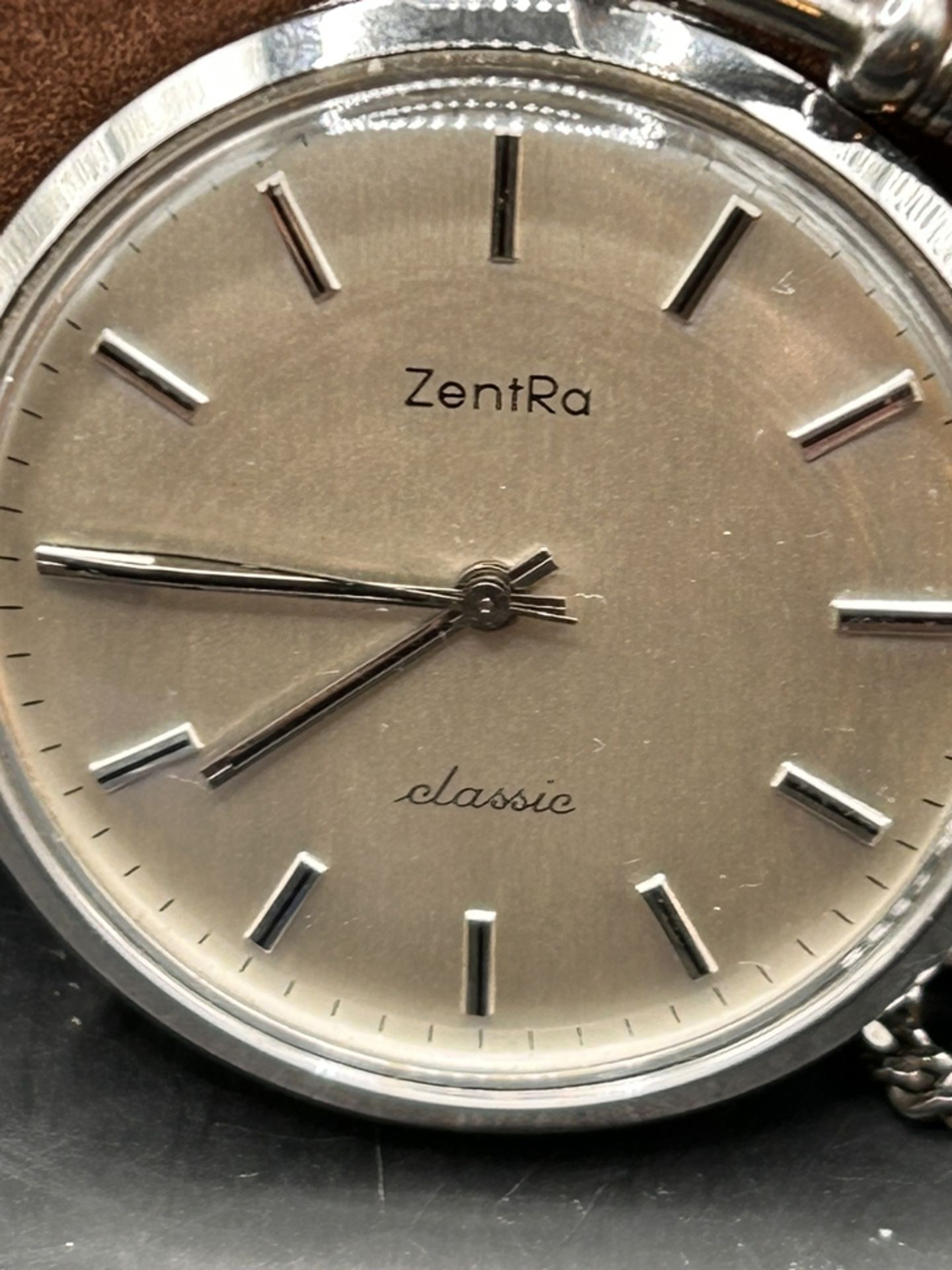 mechan. Frackuhr "Zentra" classic mit Silber-835- Uhrenkette, gut erhalten, Werk läuft - Bild 3 aus 4