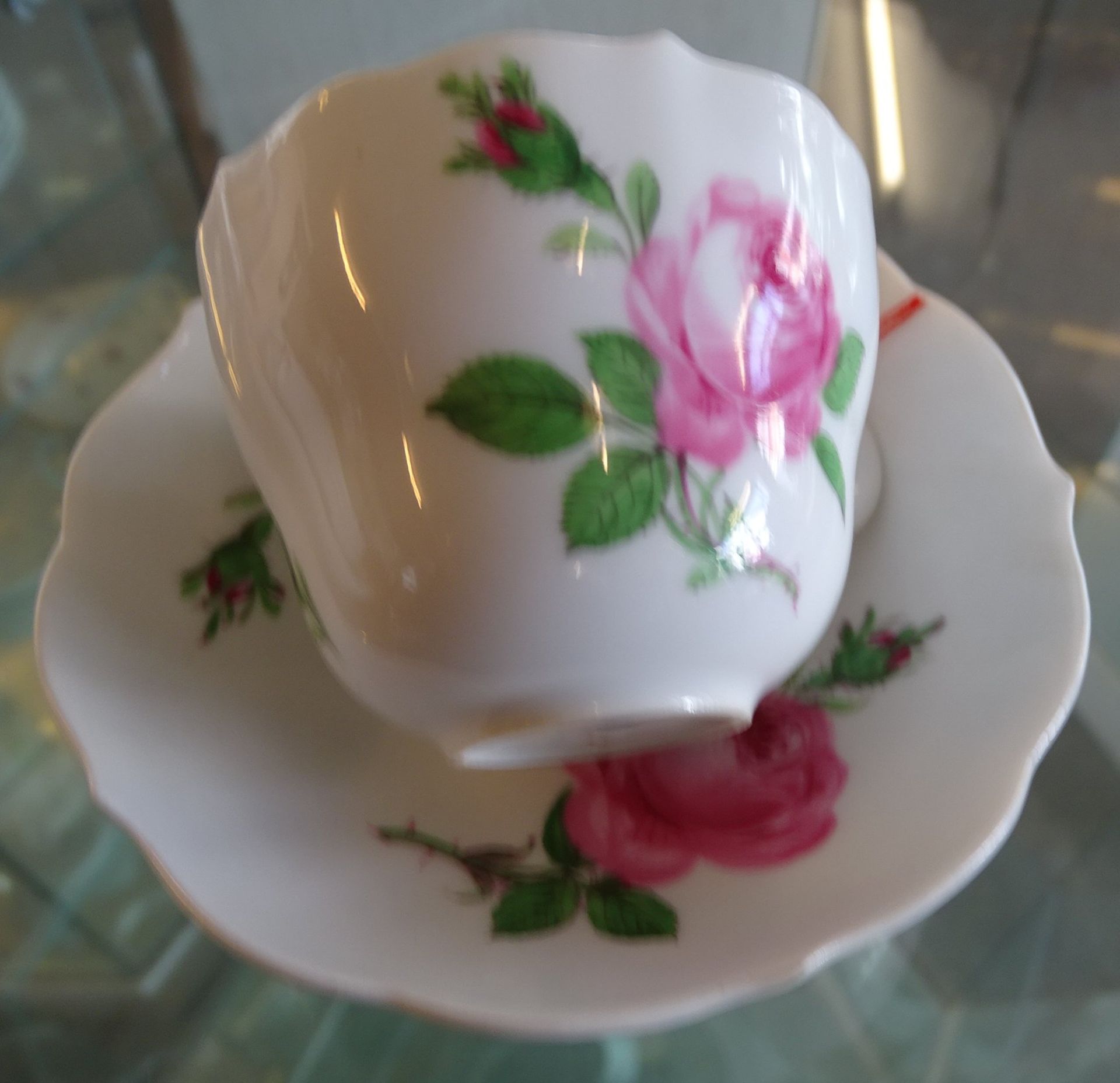 Mokka-Tasse mit U.T. "Meissen" Rote Rose, Schwerter durchschliffen - Image 2 of 4