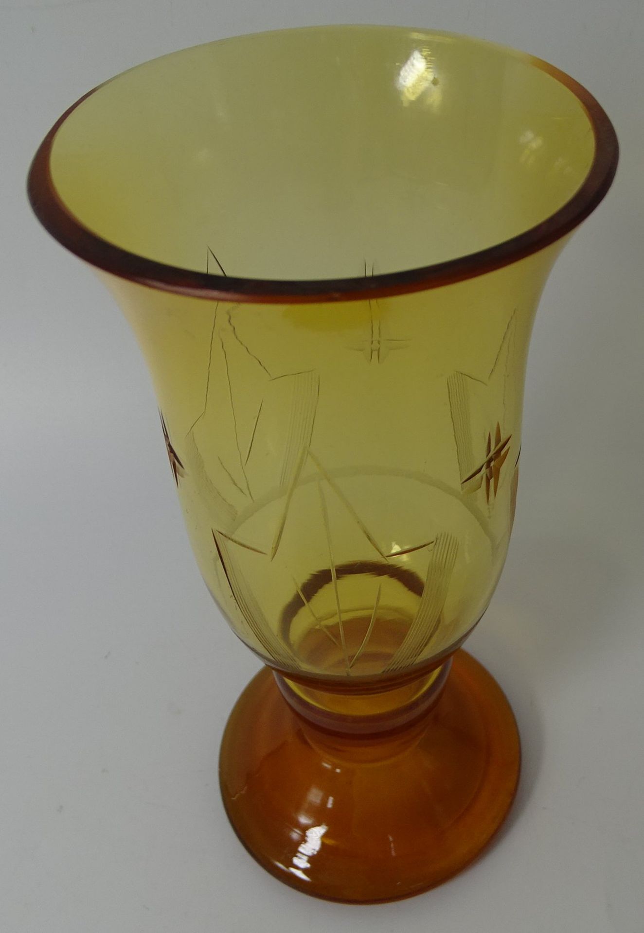 Art Deco Vase, bernsteinfarben (Foto Farben verfälscht!), beschliffen, H-18 cm - Bild 5 aus 6