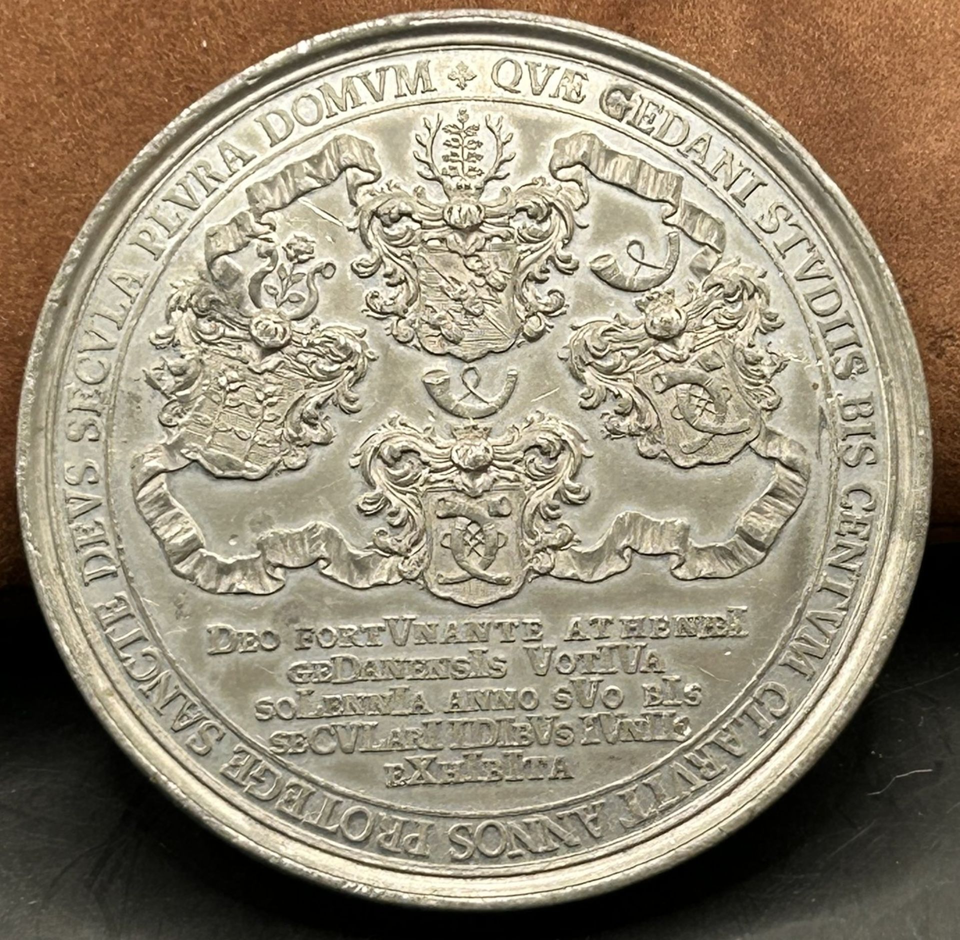 schwere versilberte Danzig Medaille, lateinisch bechriftet, dat. 1758, D-7 cm, 165 gr.