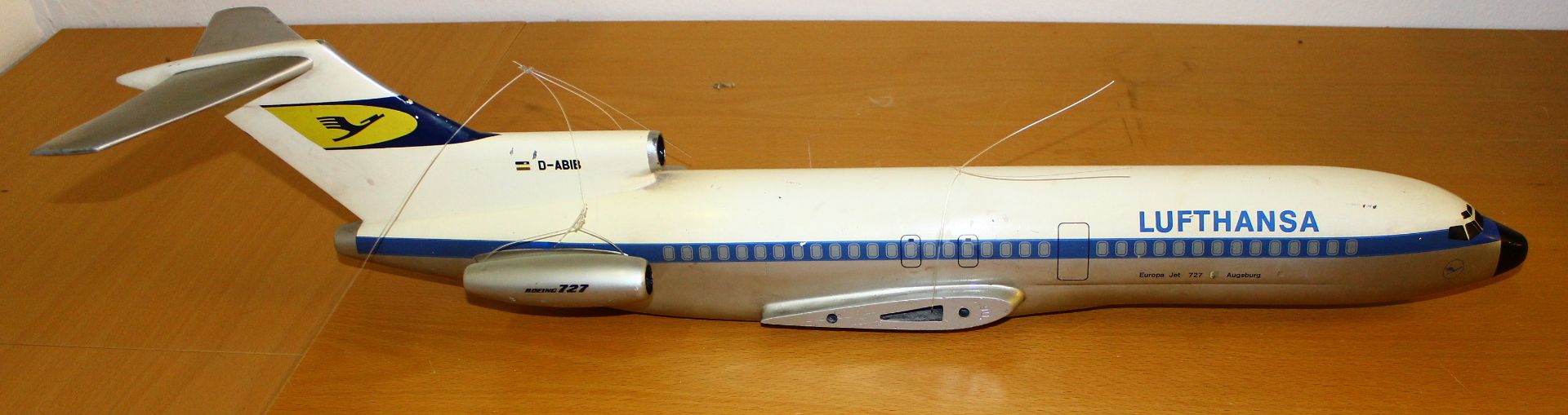 grosses Flugzeug-Rumpf Modell einer Lufthansa Boening 727-Augsburg, Metall, Flügel fehlen, L-90 cm,