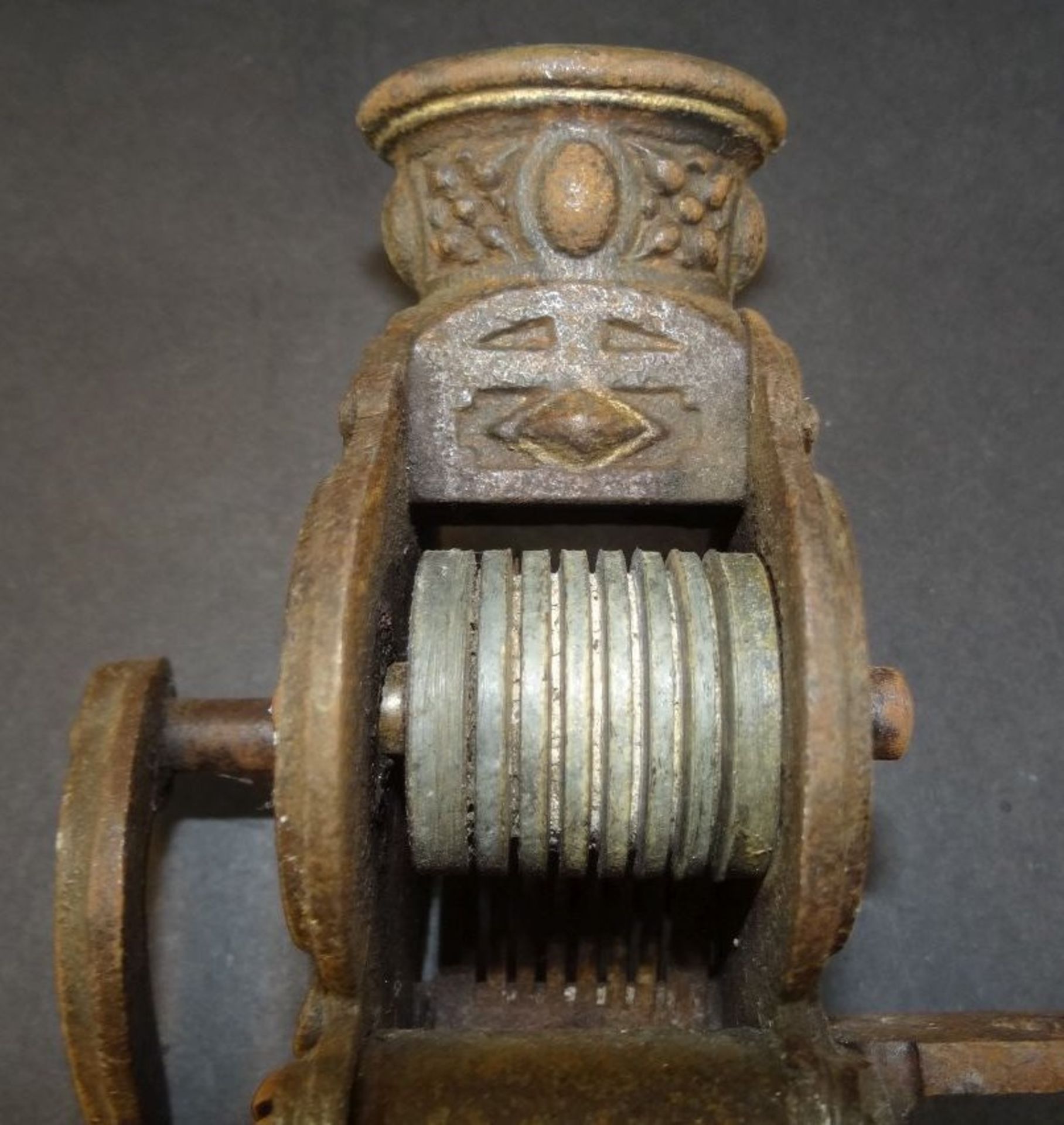 Gewürzmühle oder ähnliches, Gusseisen, ungepflegt, funktioniert, H-ca. 28 cm - Bild 4 aus 8