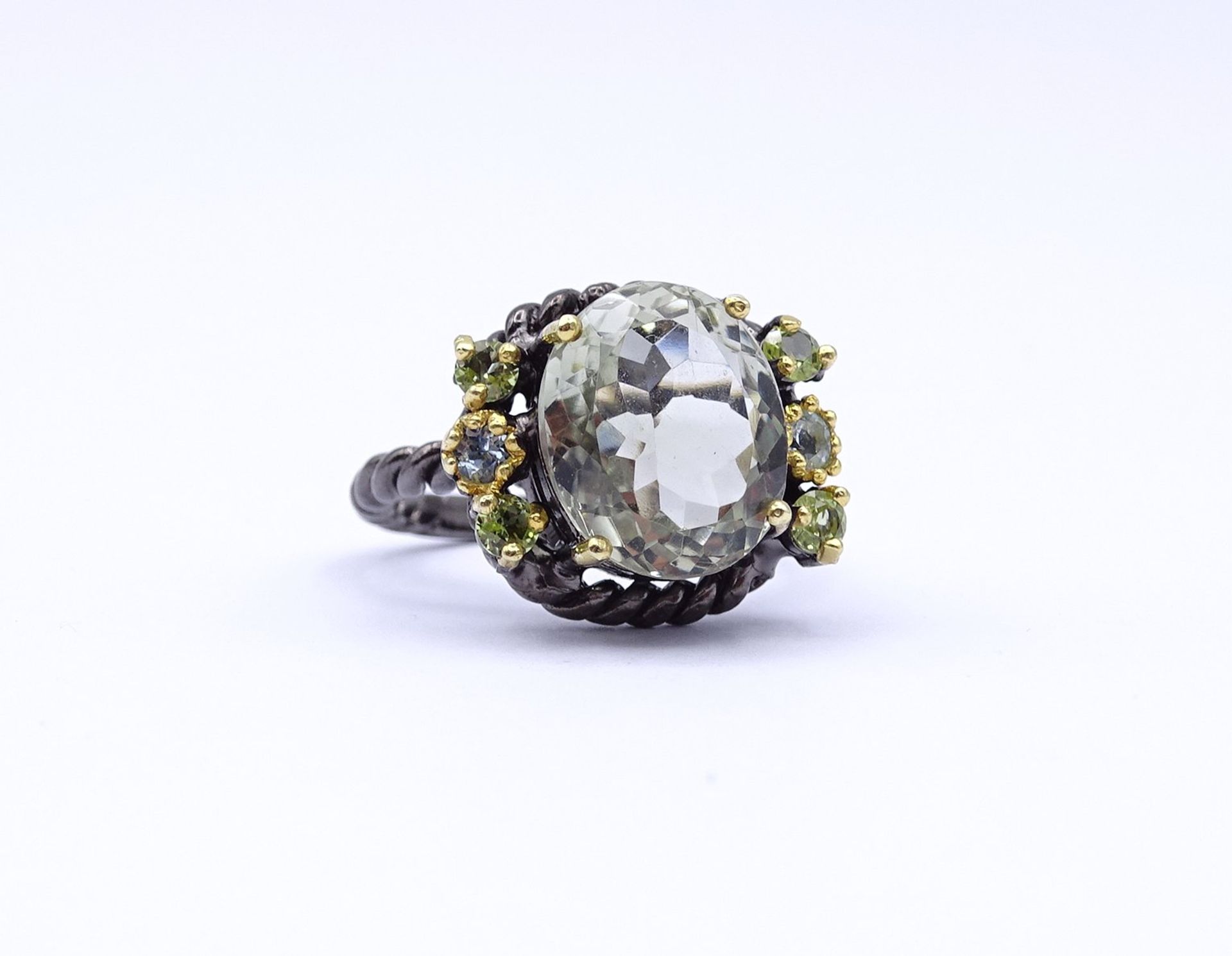 Ring mit Prasiolith, Topas und Peridots, Silber 925/000, geschwärzt, RG 58, 8,6g.