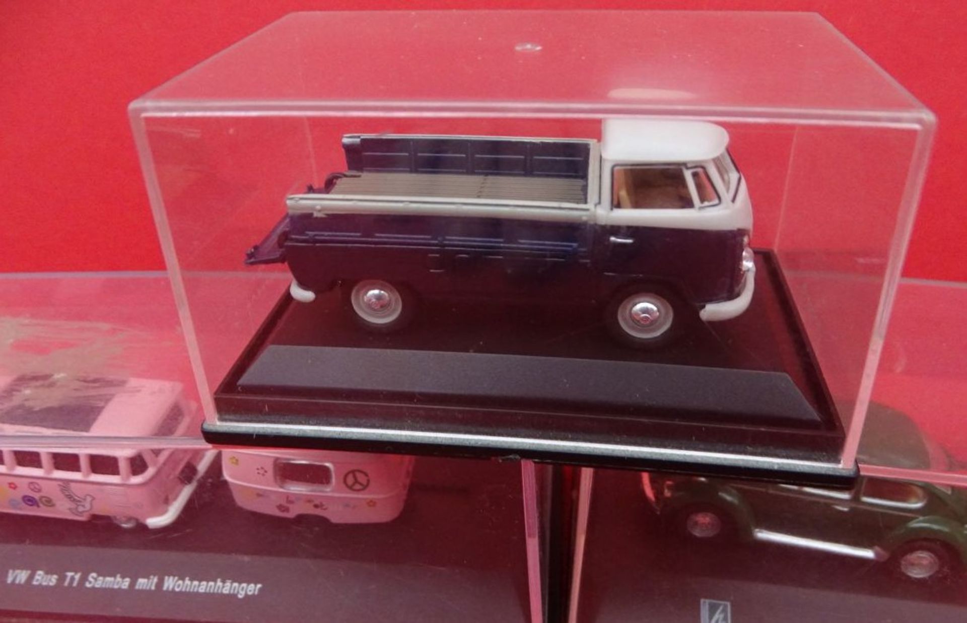 3x VW Modelle in Display,2x davon mit Wohnwagen "Hongwell" 1:43 - Image 3 of 5