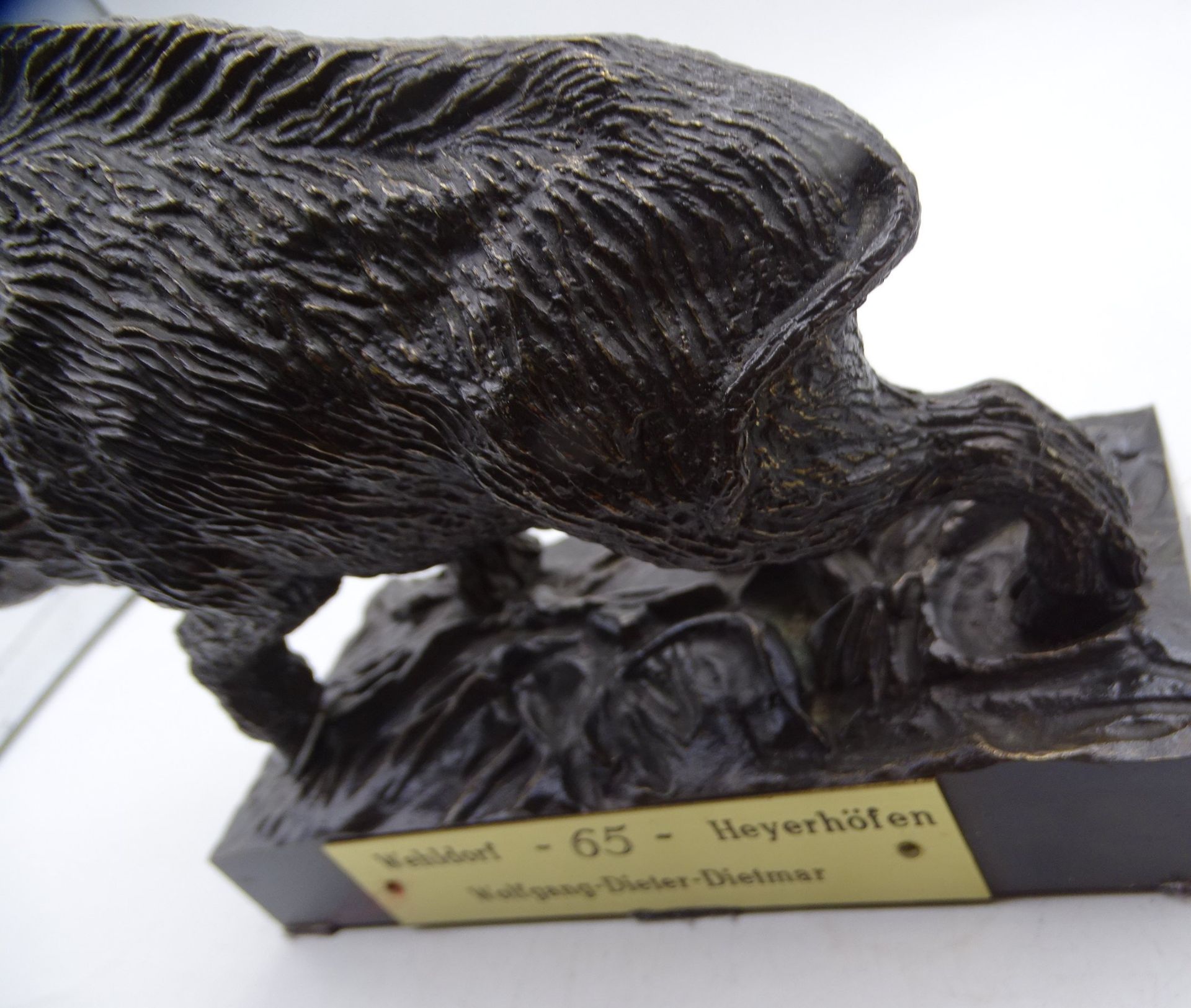 schweres Bronze Wildschwein, H-15  cm, L-16 cm, seitl.  ein Schild - Bild 5 aus 6