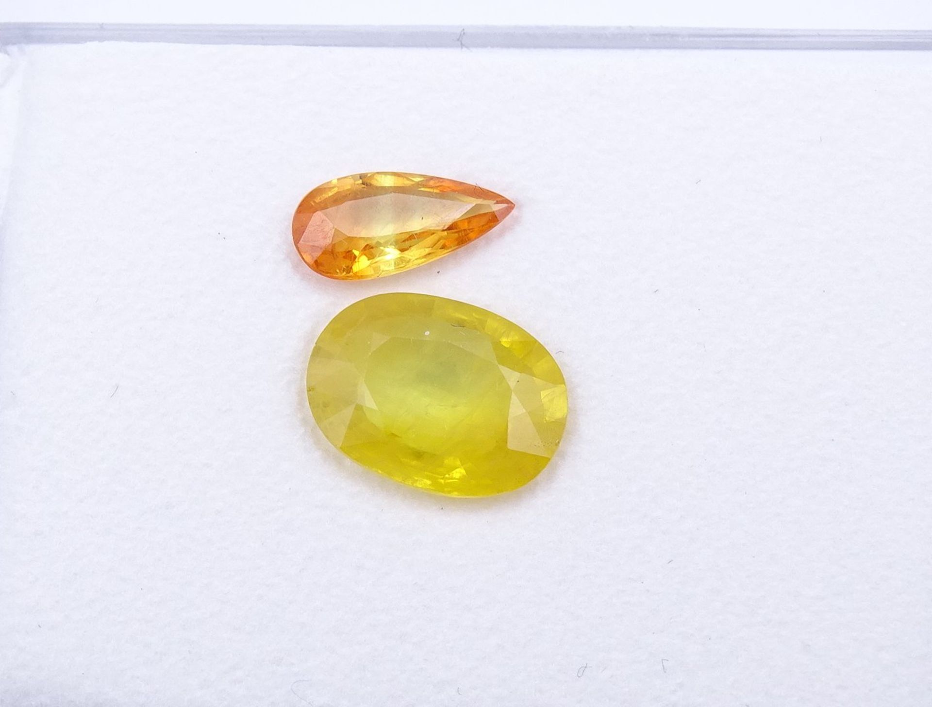 2 Saphire, gelb und orange, zus. 4,39ct., behandelt - Image 2 of 3