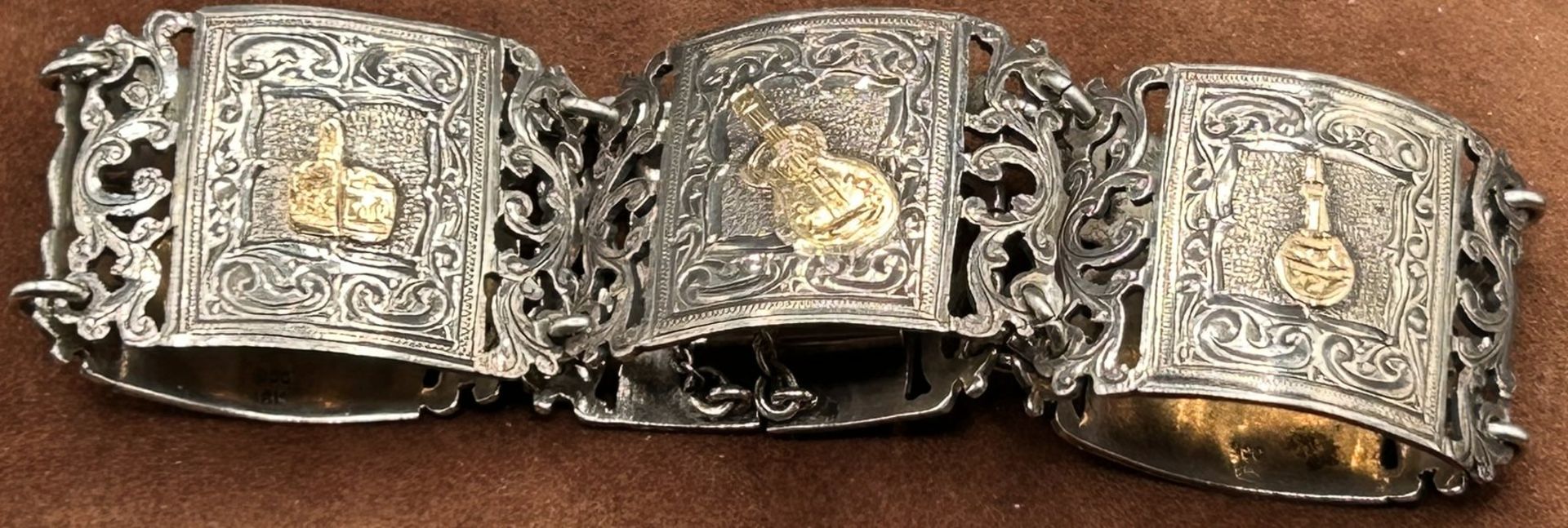 massives Silber-900- Armband mit 18 Kt. Goldapplikationen auf jedem Feld mitiig, 31,3 gr. - Image 3 of 4