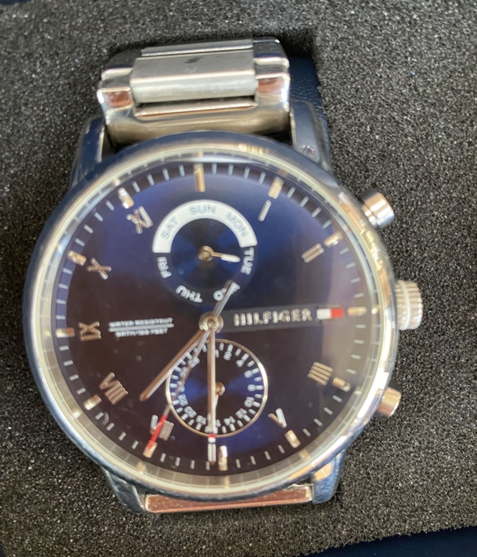 Tommy Hilfiger Herrenuhr 3283.1989,  Quarz Werk läuft, sehr gut erhalten in OVP mit Beschreibung - Bild 3 aus 7