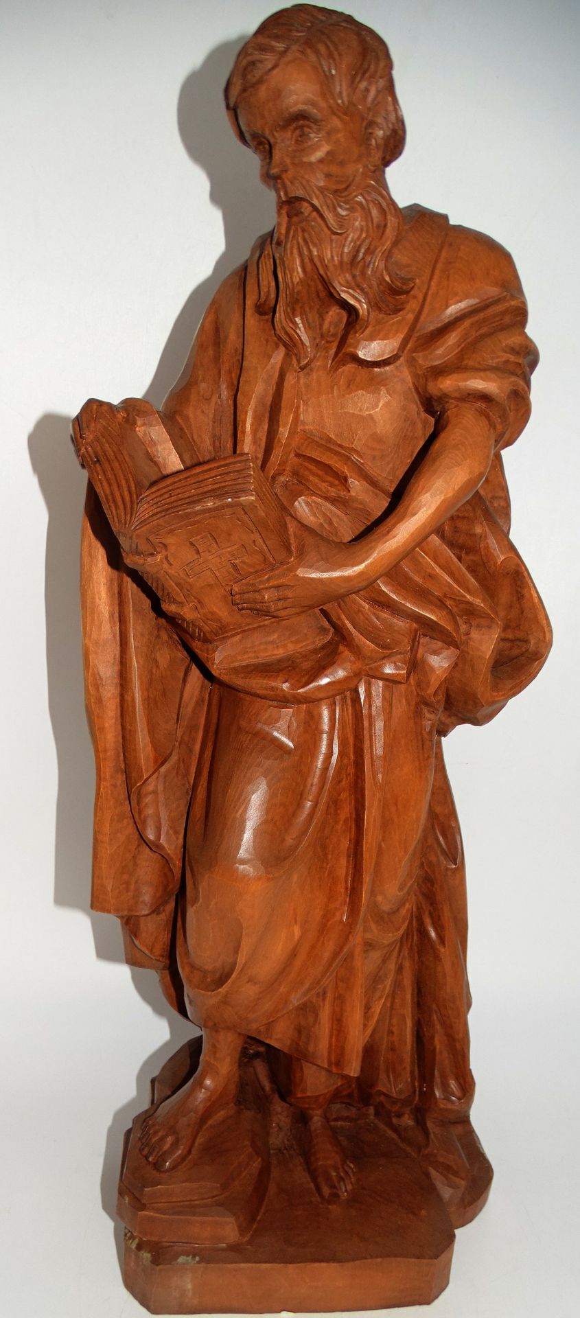 Holzskulptur "Evangelist Hl. Mathäus mit Buch", H-62 cm - Image 3 of 7