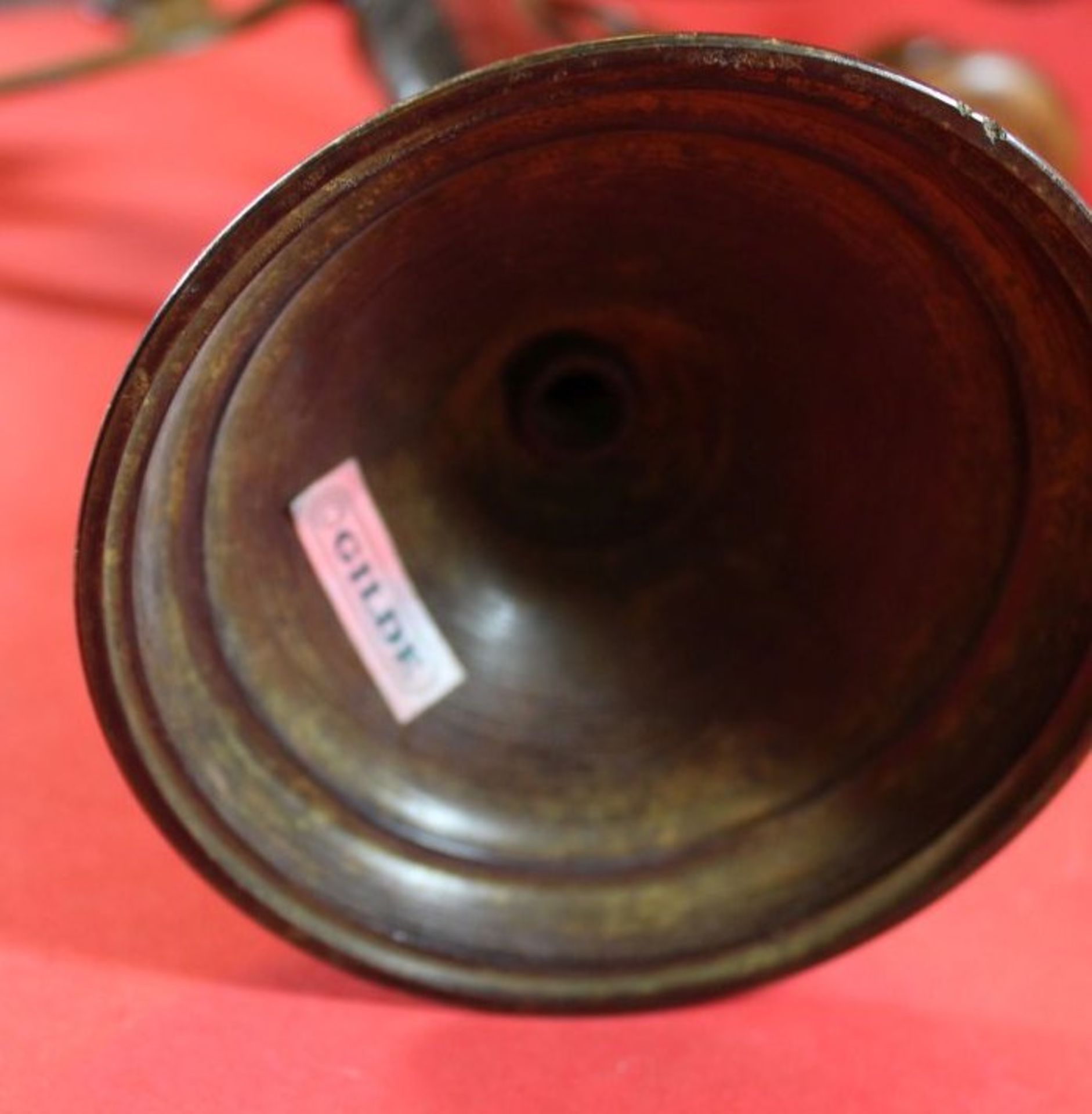 grosser 5 flammiger Kerzenhalter "Gilde" wohl Bronze, H-40 cm, D-35 cm - Image 4 of 4