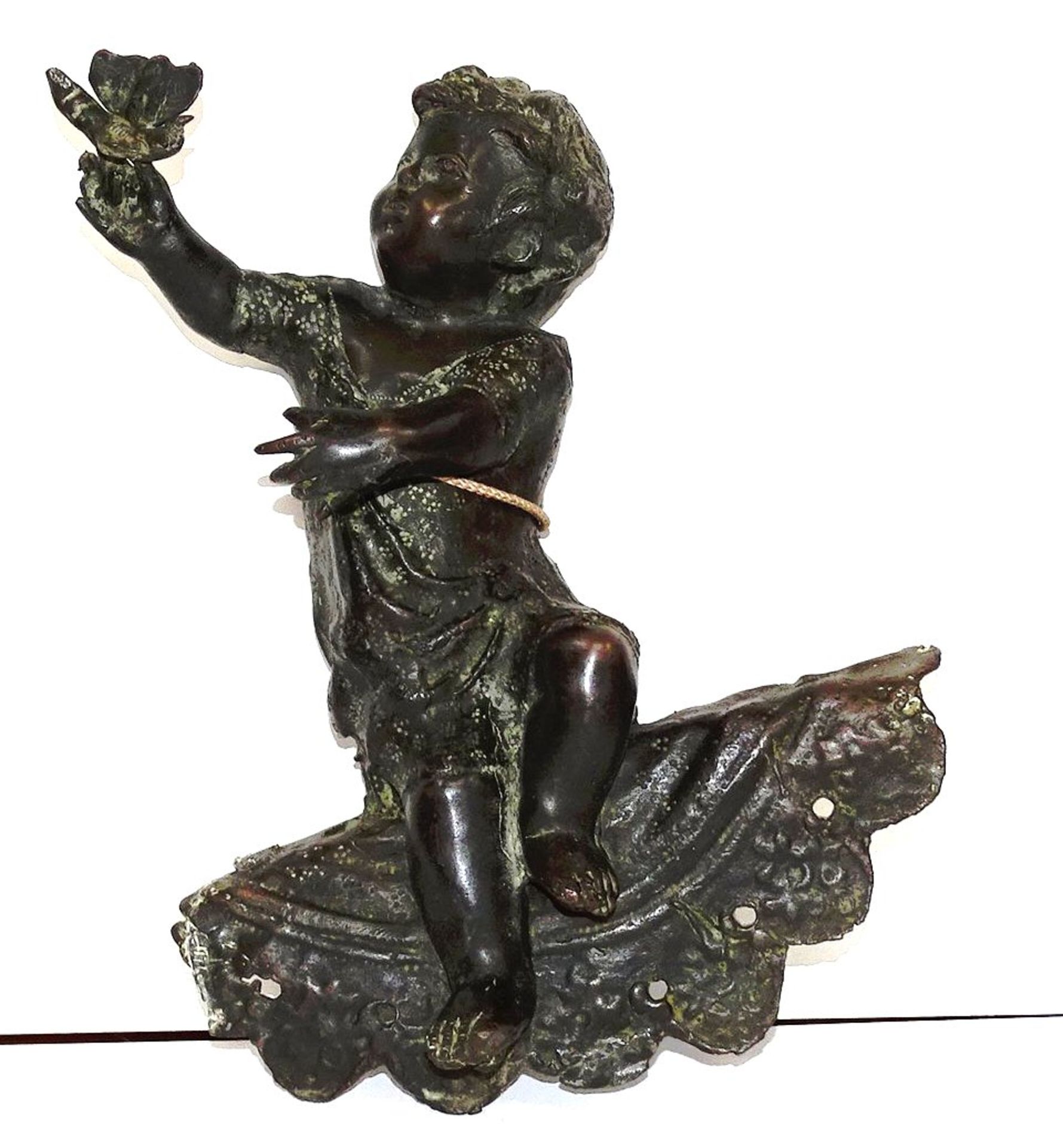 Bronze-Putto mit Schmetterling, Altersspuren, 1 Flügel fehlt, wohl irgendwo montiert?,18/19 Jhd. H - Image 3 of 5