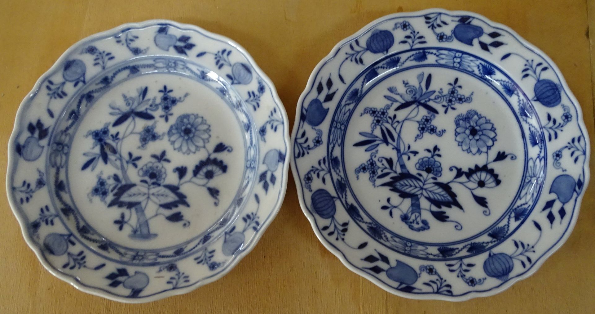 2x Kuchenteller "Meissen" Zwiebelmustere, Knaufschwerter, 1. Wahl