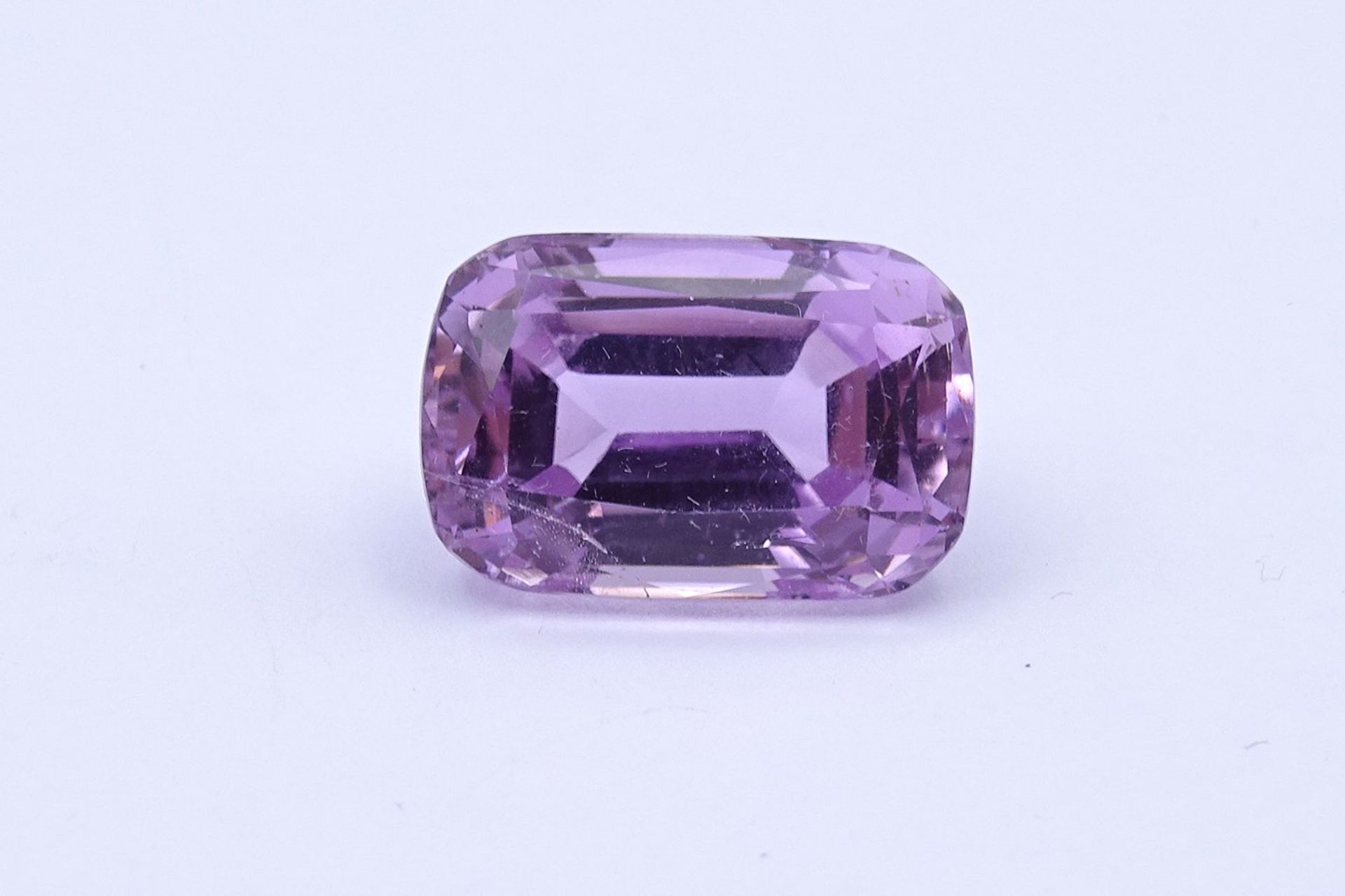 Farbintensiver natürlicher Kunzit, 19,60ct., 13,5x7,4x5,1mm - Image 2 of 4