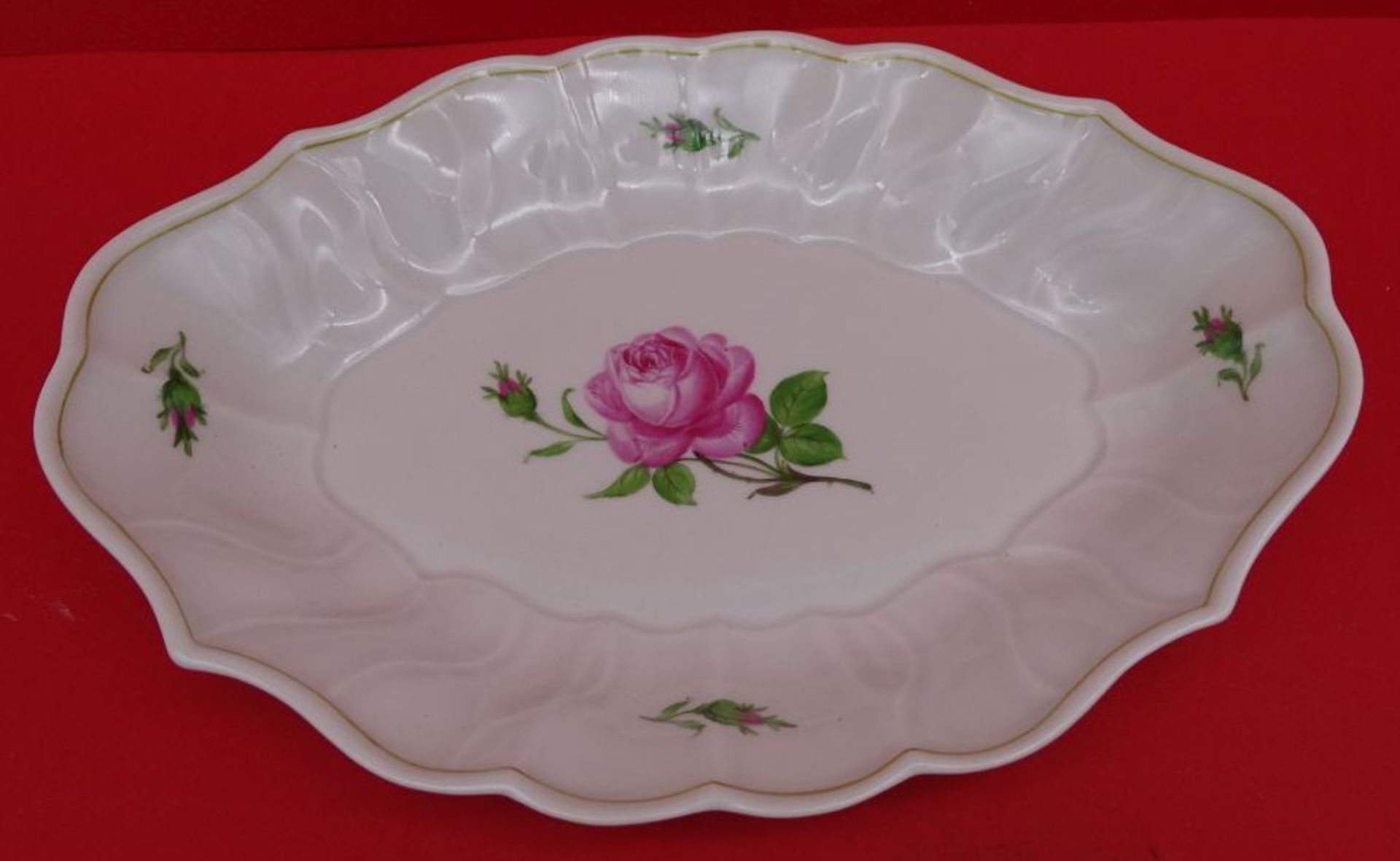 ovale Schale "Meissen" rote Rose, Schwerter durchschliffen, H-5,54 cm, 26x20 cm - Image 2 of 4