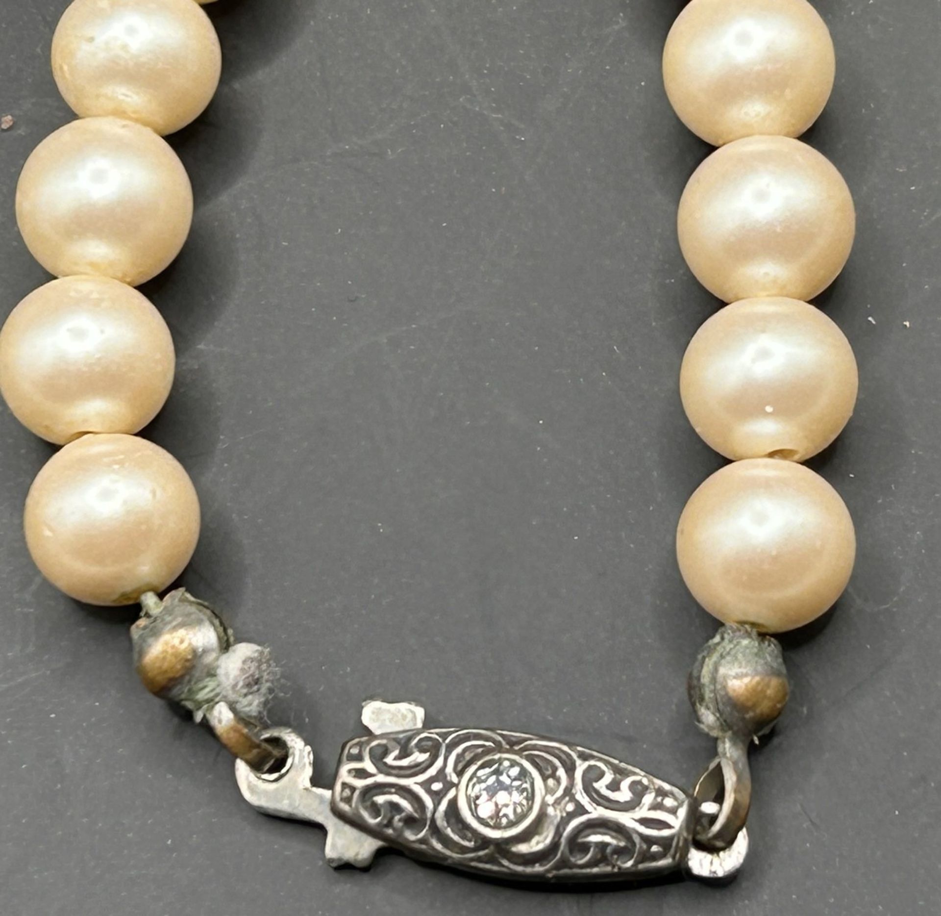 Perlenkette mit Silberschliesse, L-42 cm, D-0,5 cm - Bild 2 aus 2