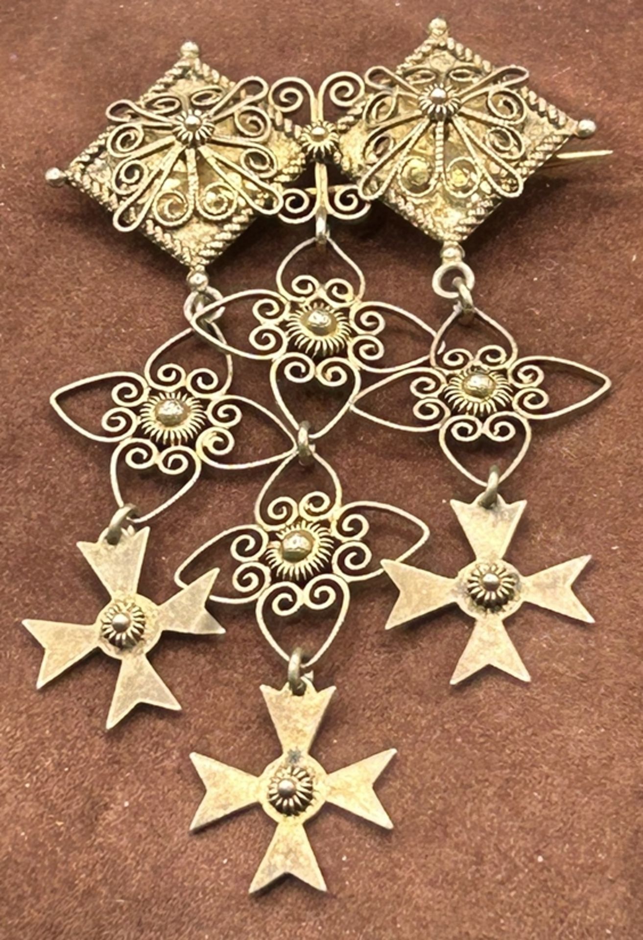 gr. Brosche mit 3 Kreuzanhängern, Silber-830- vergoldet, L-ca. 8 cm, B-5 cm,13,4 gr.  gemarkt "K.R. - Bild 2 aus 5