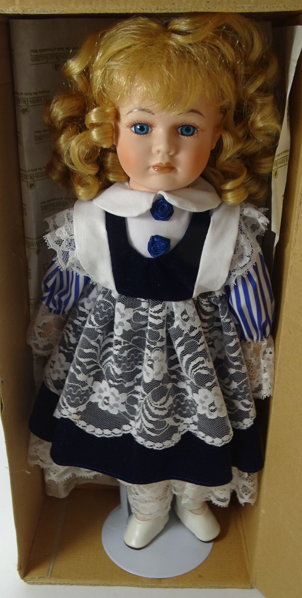 Mädchenpuppe in OVP, undeutl. gemarkt, H-40 cm,