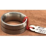 breiter Edelstahlring mit Mittelsreifen ?, Neuware, RG 61, 12,9 gr