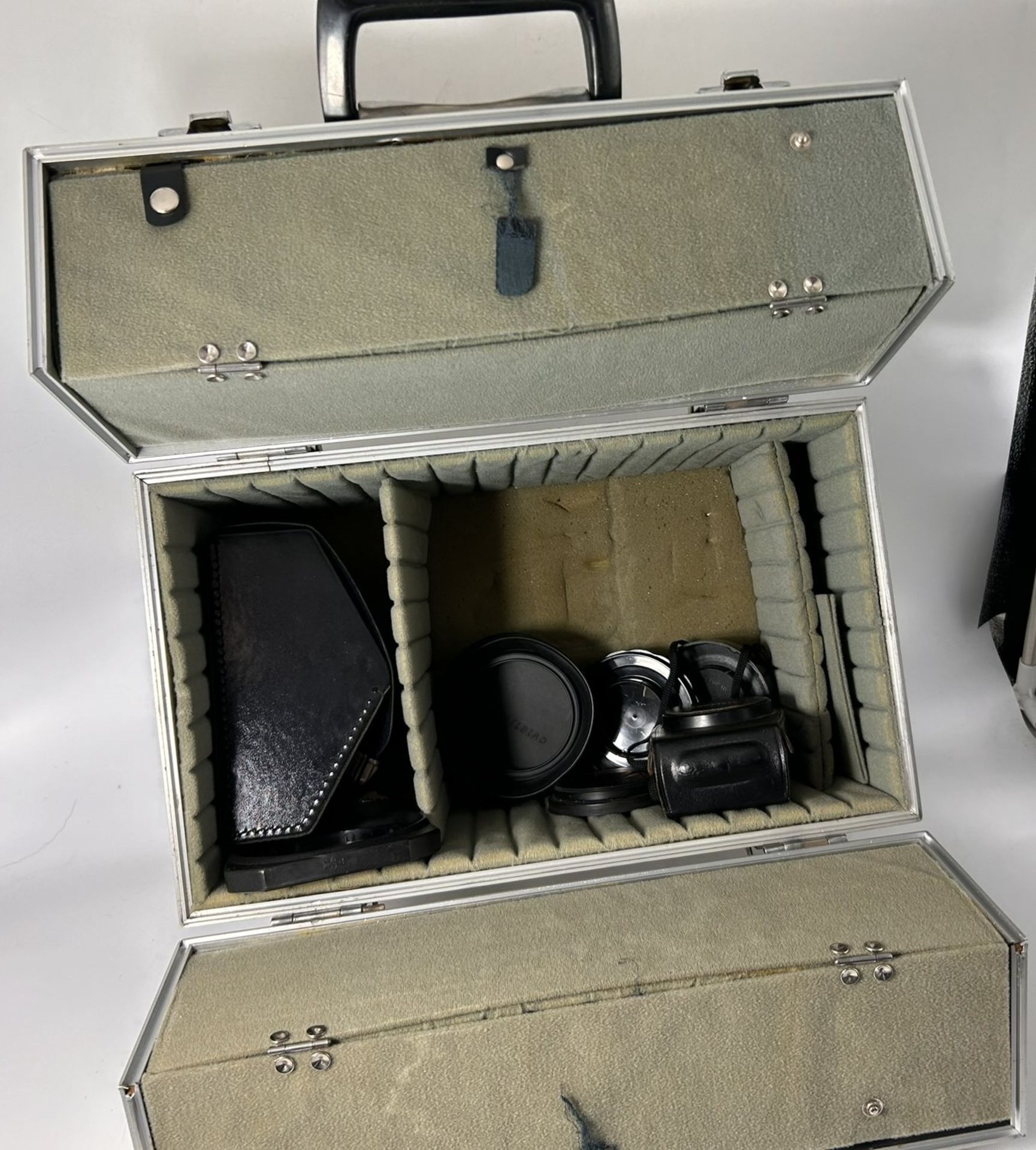 analoge  Profi Kamera "Mamya RB 67 S pro" in Alukoffer,3 Objektive , Wechsel-Filmbehälter und viel  - Bild 6 aus 17