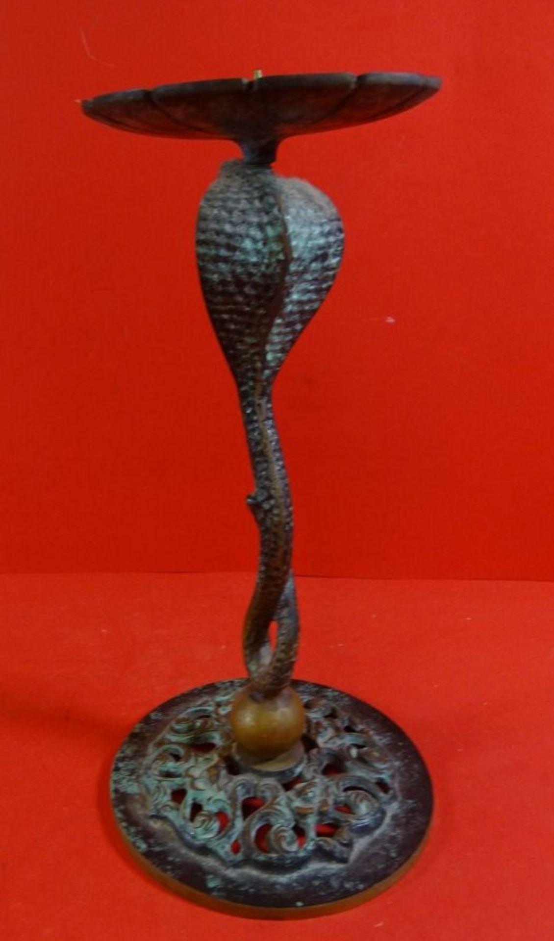 Bronze Kobra als Kerzenhalter, H-26 cm, patiniert - Image 2 of 3