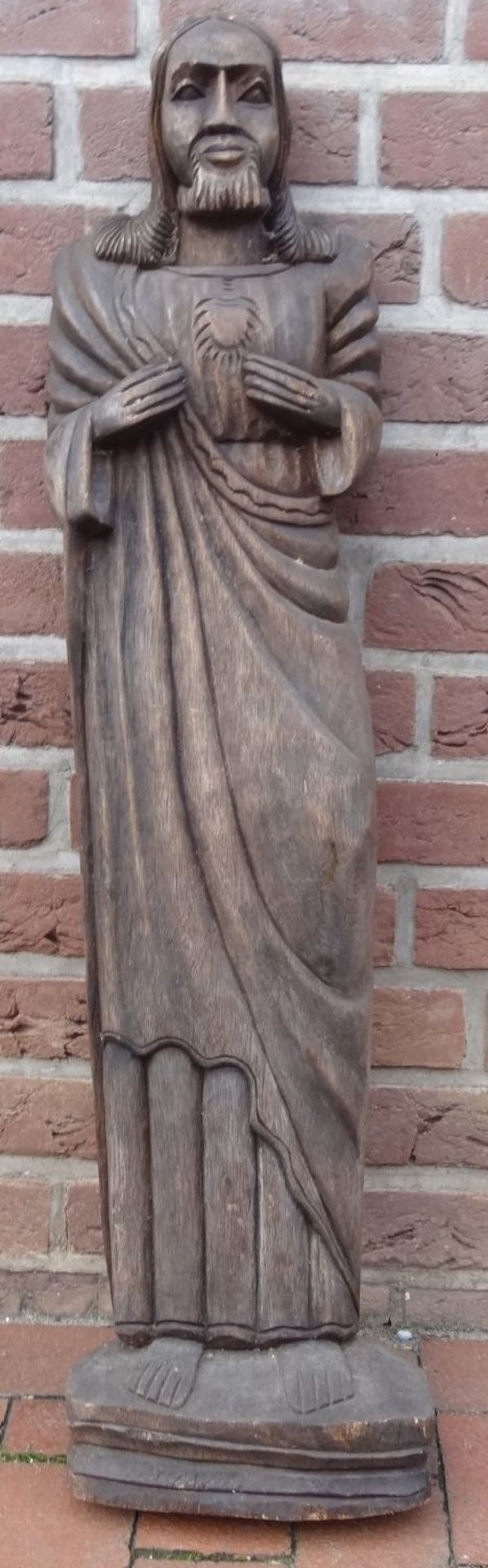 hohe Jesus-Statue, halbplastisch aus Holz geschnitzt, 104 cm,