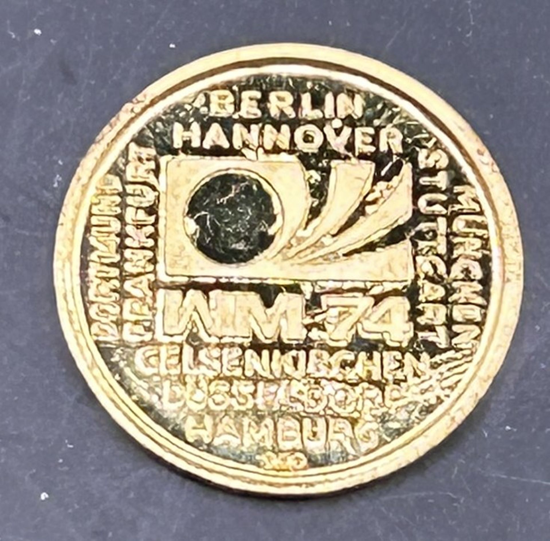 Goldmedaille-900-, Fussball-WM 1974, ca. 3 gr. - Image 3 of 3