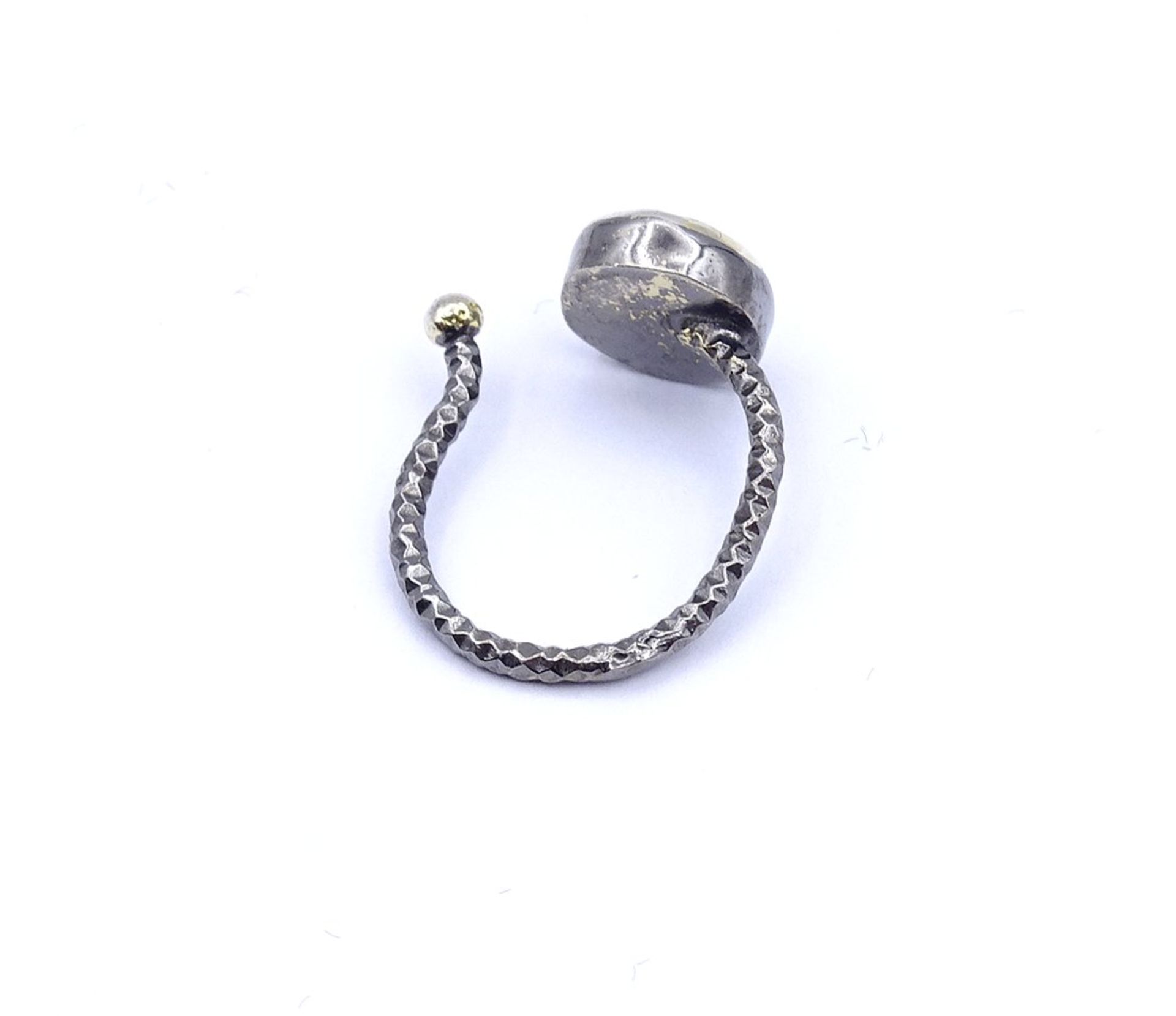 Ring mit türkis, , Silber gepr., geschwärzt, offene Ringschiene, 3,5g. - Bild 4 aus 4