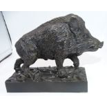 schweres Bronze Wildschwein, H-15 cm, L-16 cm, seitl. ein Schild