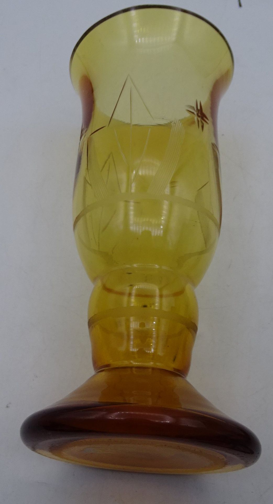 Art Deco Vase, bernsteinfarben (Foto Farben verfälscht!), beschliffen, H-18 cm