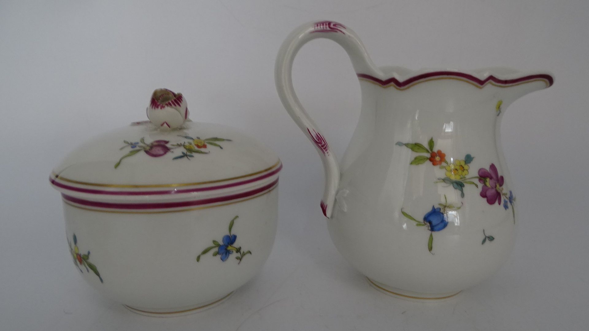 Milch und Zucker "Meissen" Blumen, roter Rand, Schwerter durchschliffen, H-max 12 cm - Bild 2 aus 4