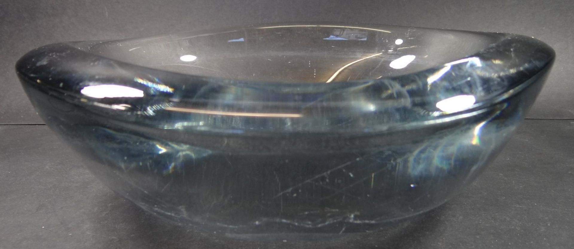 gr. schwere Kristall-Schale, wohl Schweden, unleserlich signiert, Alters-u. Gebrauchsspuren - Image 2 of 6