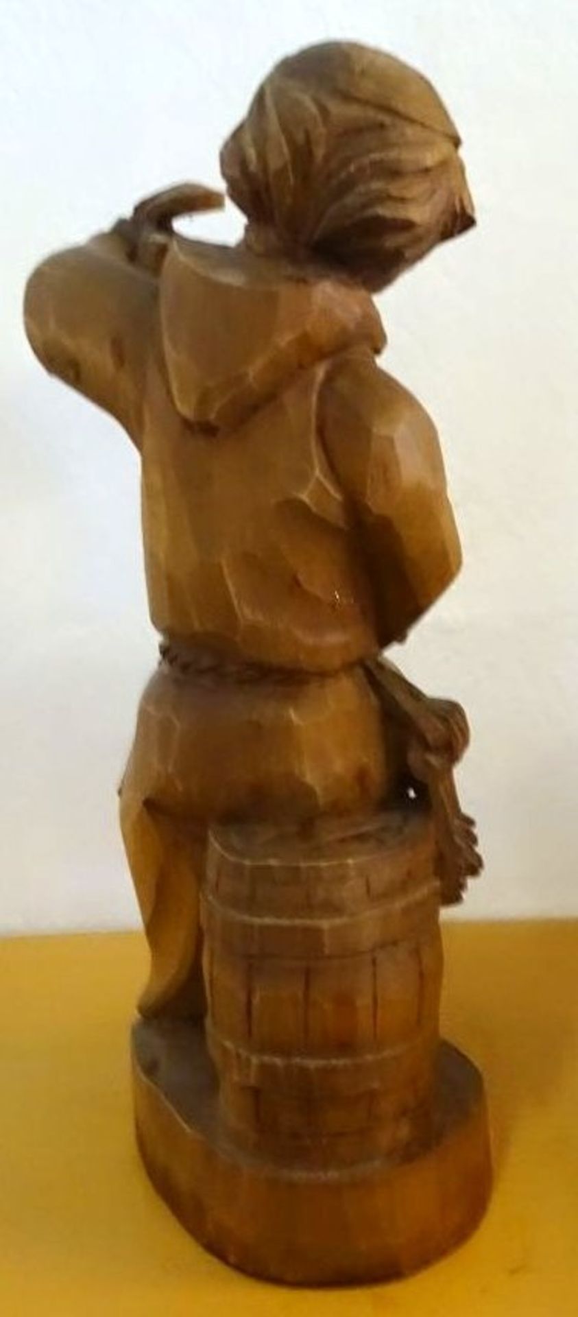 Holzschnitzerei "Frau mit Bierkrug", H-37 cm - Bild 5 aus 6
