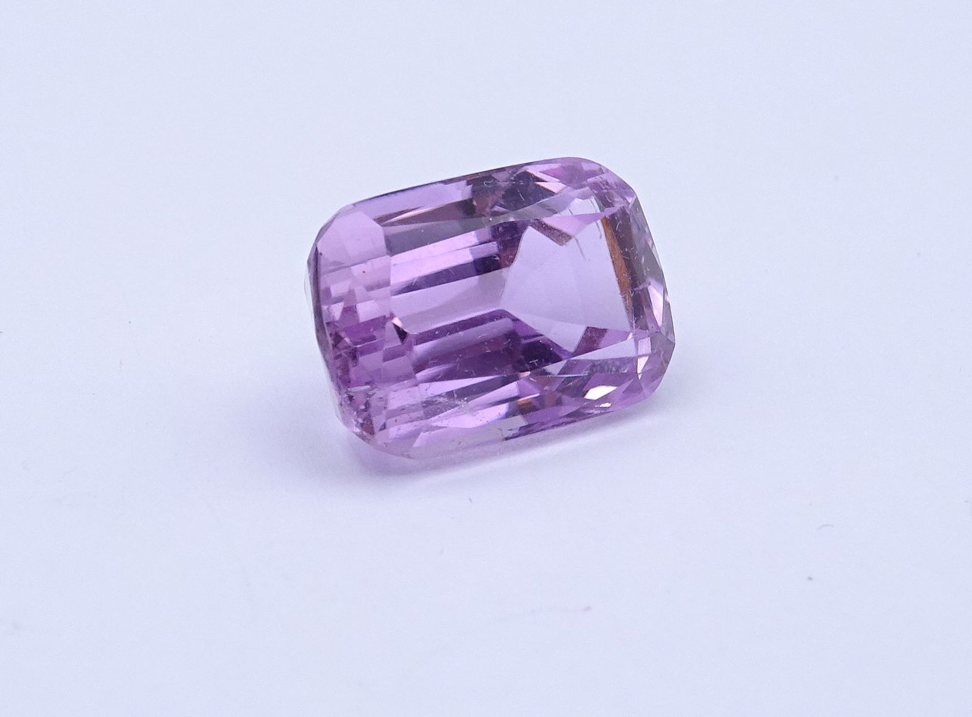 Farbintensiver natürlicher Kunzit, 19,60ct., 13,5x7,4x5,1mm - Image 3 of 4