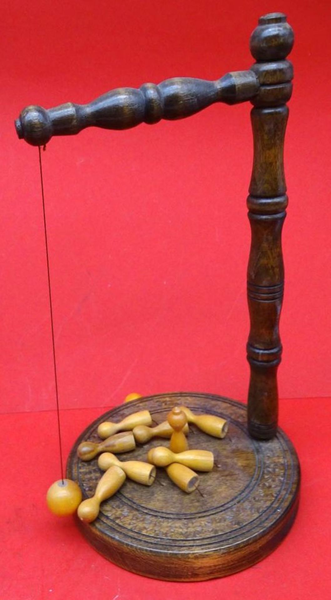 Tisch-Kegelspiel aus Holz, H-26 cm - Image 2 of 3